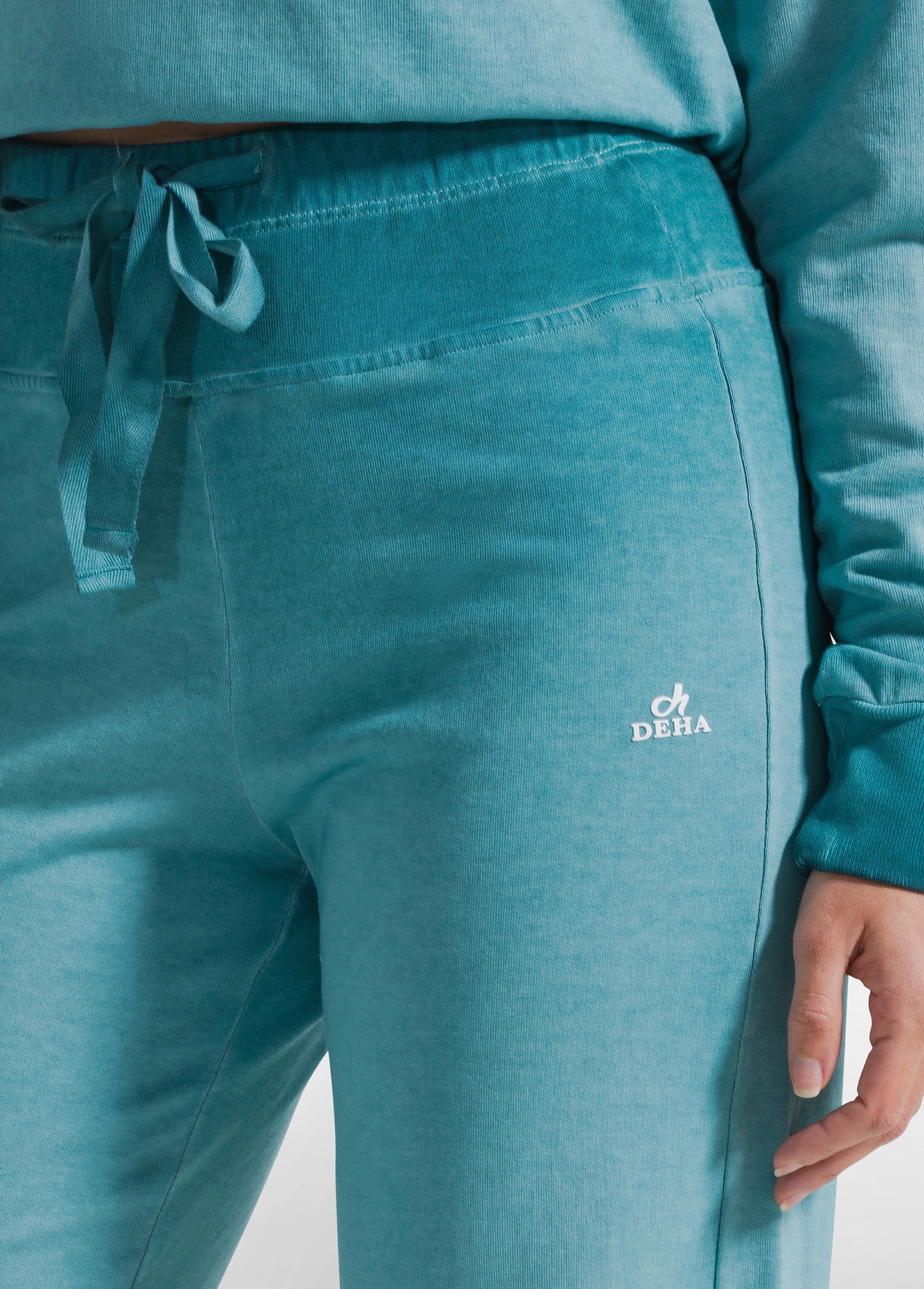 deha-completo-felpa-girocollo-pantaloni-flare-effetto-sfumato-verde image 8