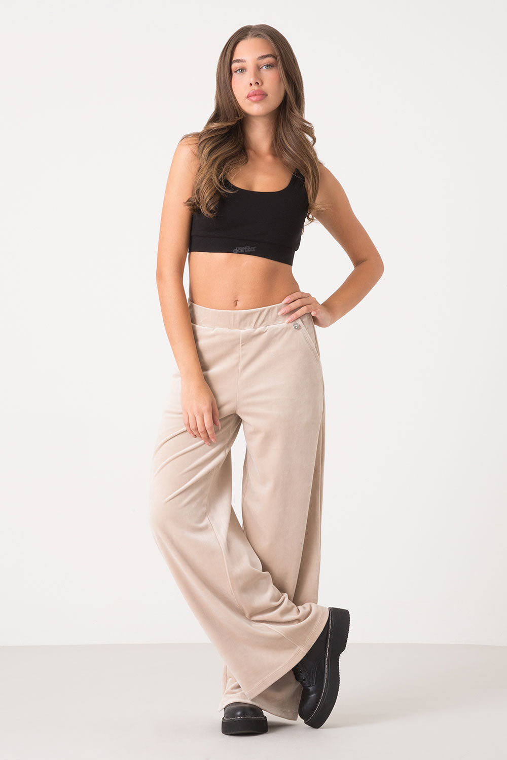 dimensione-danza-pantalone-donna-ampio-fluido-in-soft-ciniglia image 8