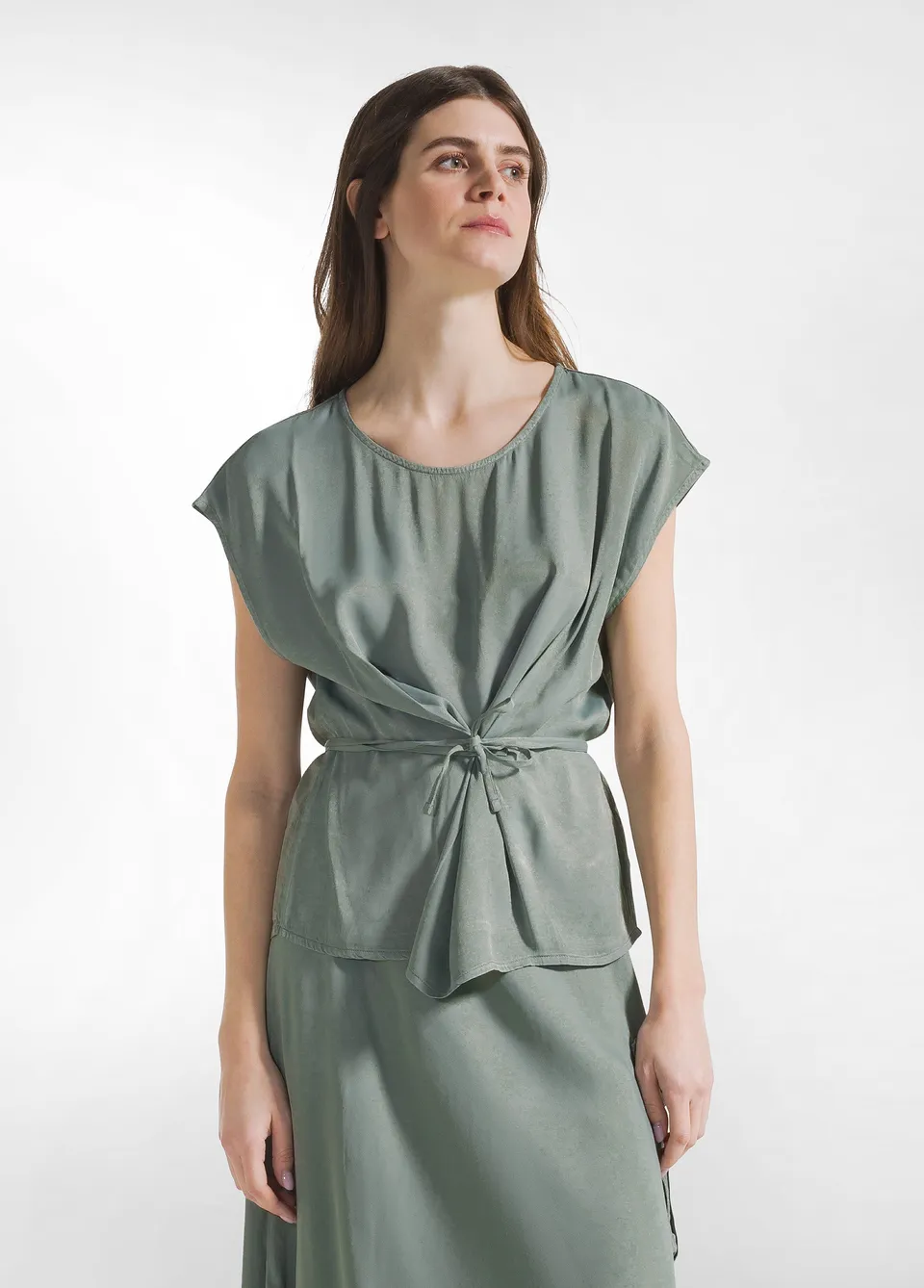 deha-d22610-blusa-in-raso-e-popeline-verde-smanicata image 1