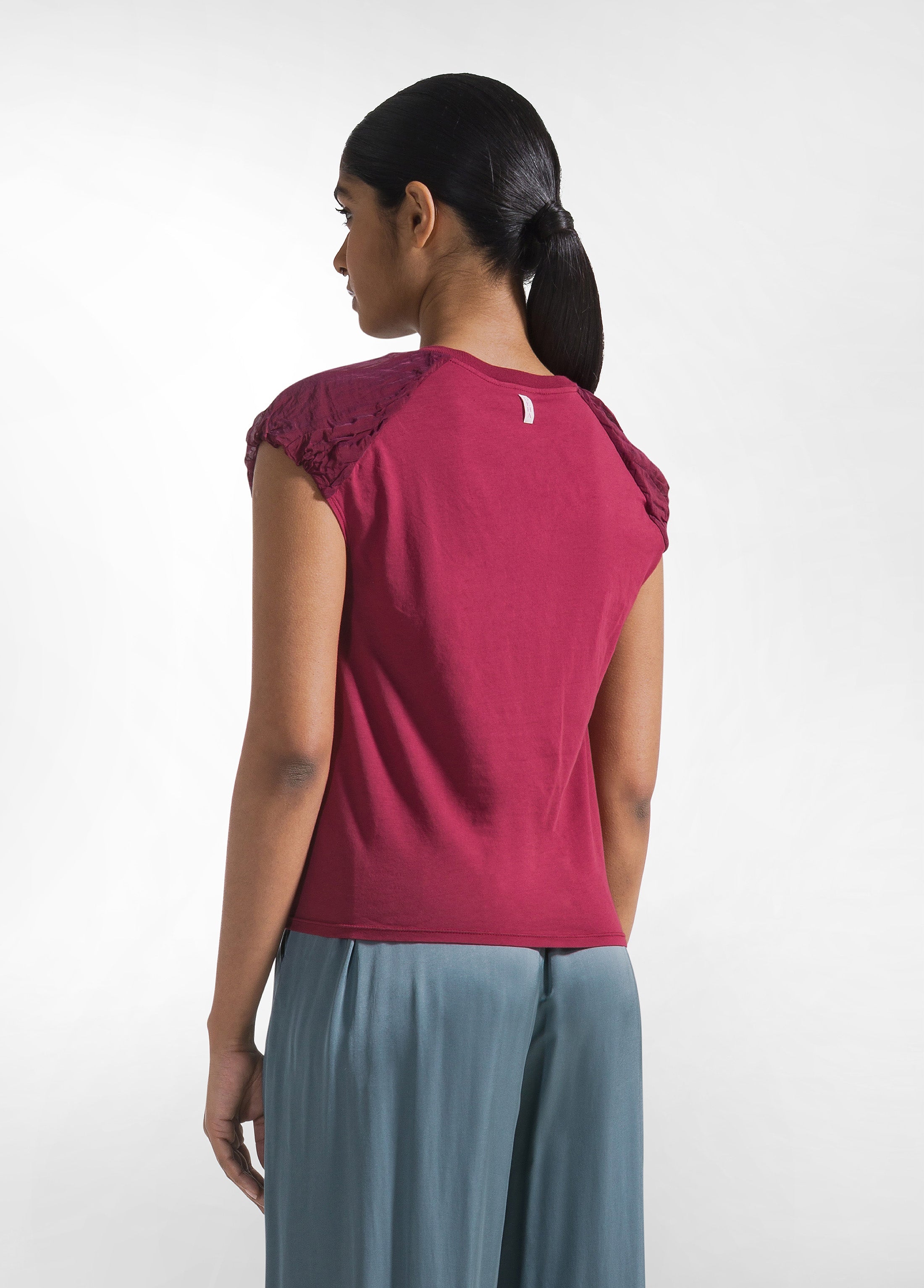 deha-top-in-cotone-leggero-con-strati-in-seta-rosso-d42490 image 2
