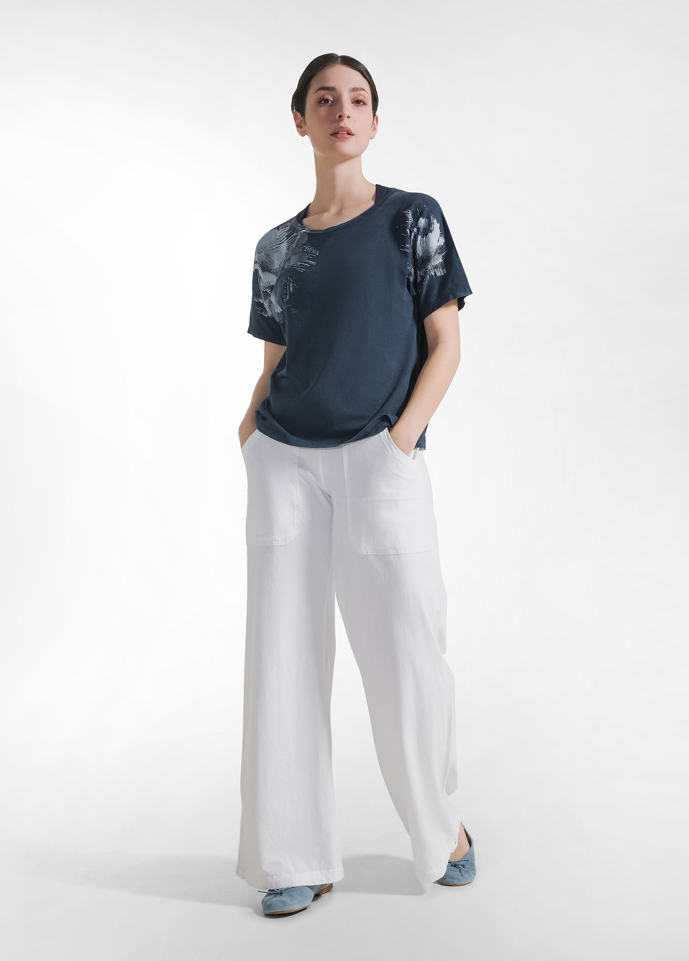 deha-d22814-t-shirt-marmorizzata-con-grafica-blu image 4