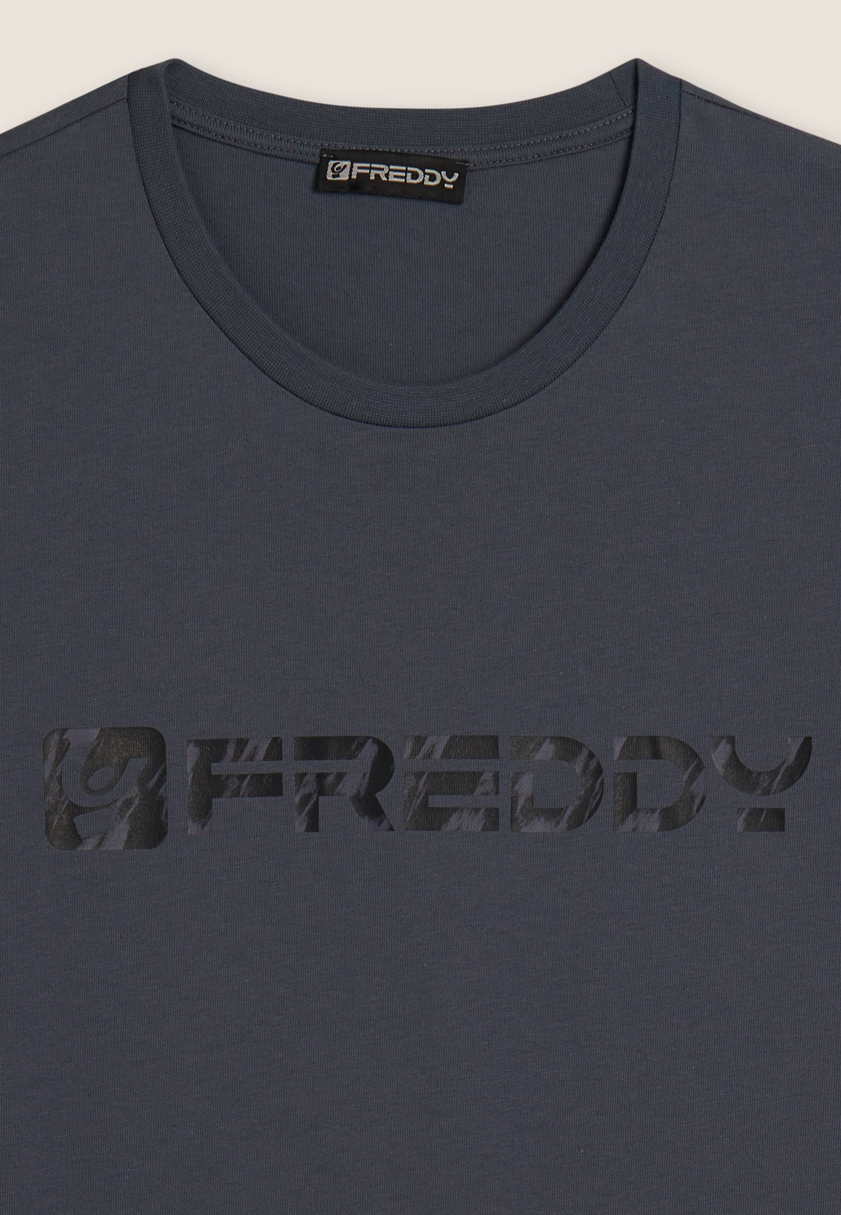 freddy-t-shirt-uomo-con-logo-sfumato-centrale-in-jersey-100-cotone image 3