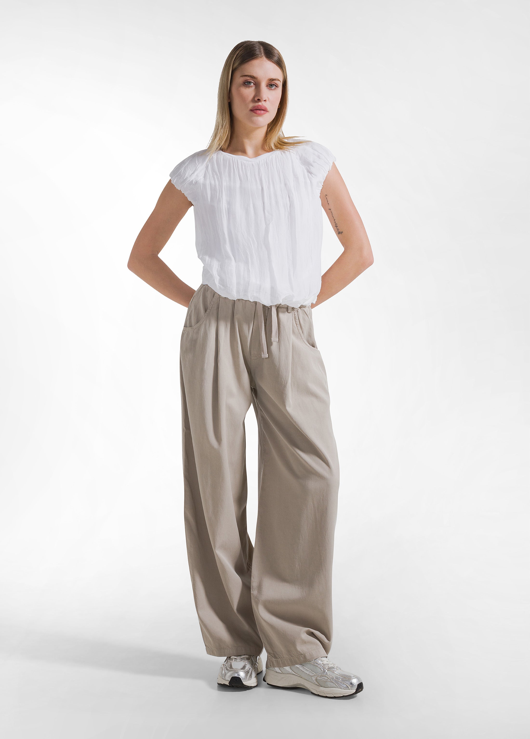 deha-top-in-cotone-leggero-con-strati-in-seta-bianco-top-elegante-estivo image 4