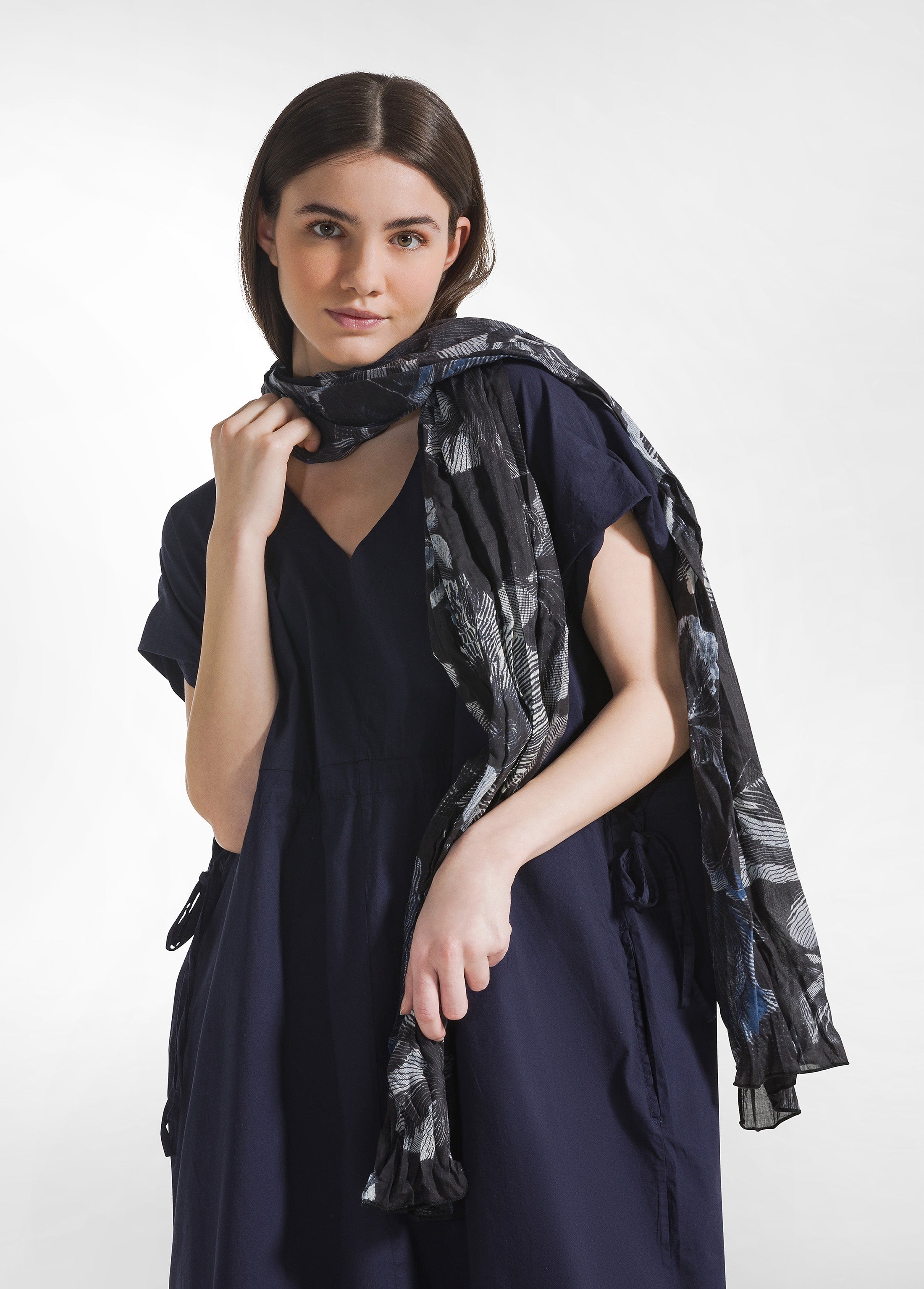 deha-pashmina-in-mussola-stampata-nero-210x65-cm image 1