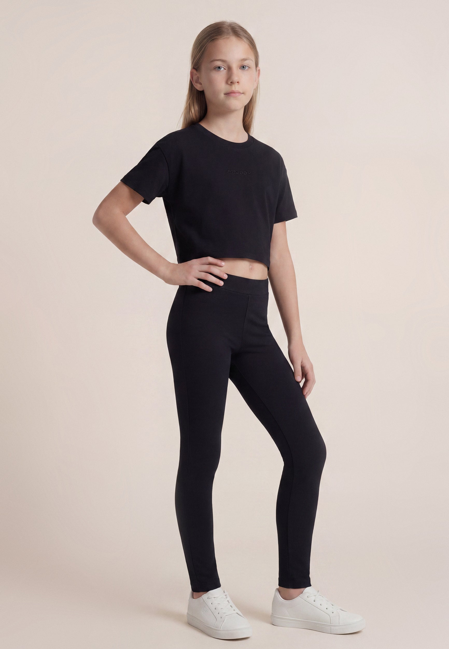 freddy-t-shirt-cropped-logo-ricamato-bambina-e-ragazza image 2