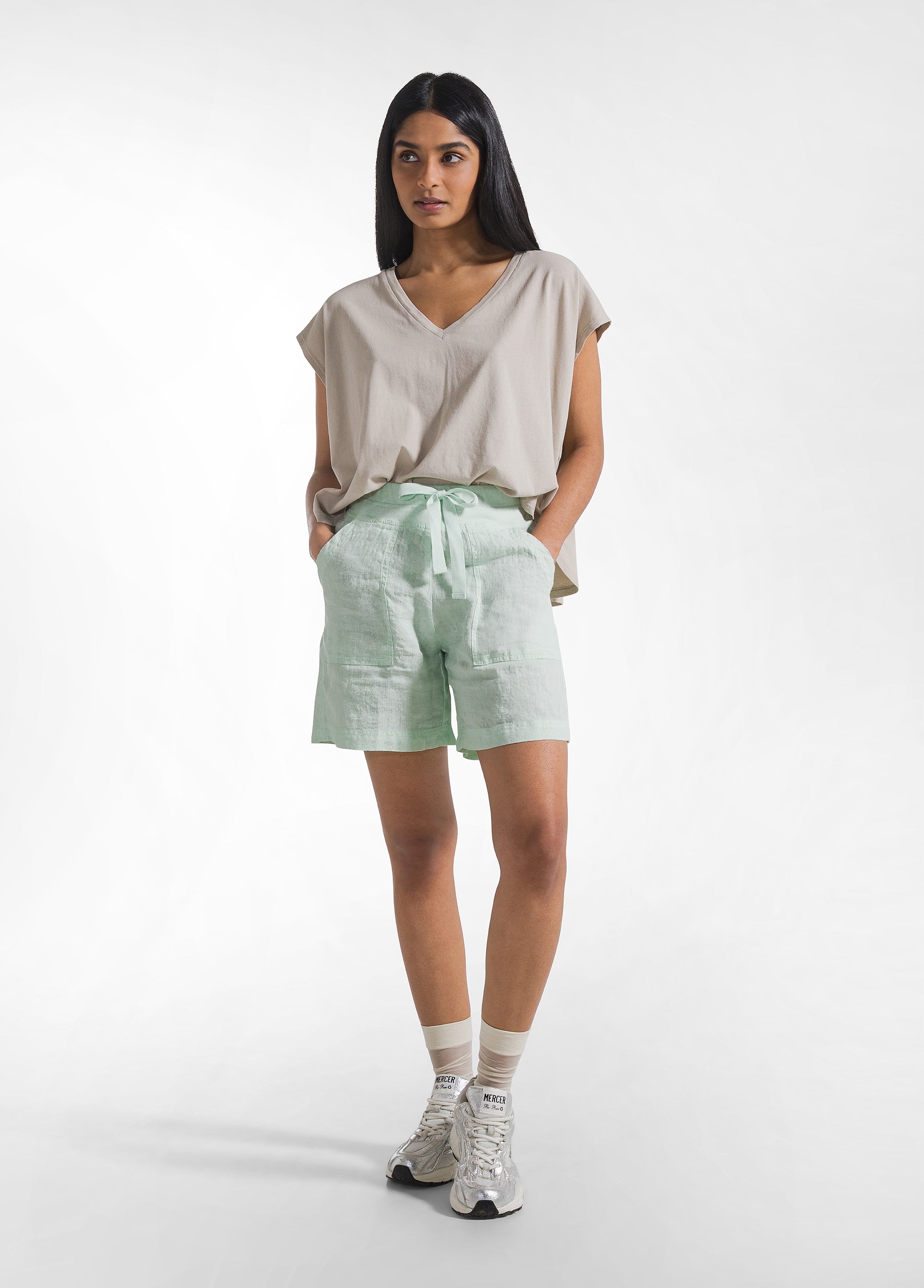 deha-shorts-in-lino-verde-130-g-m-garment-dyed image 1