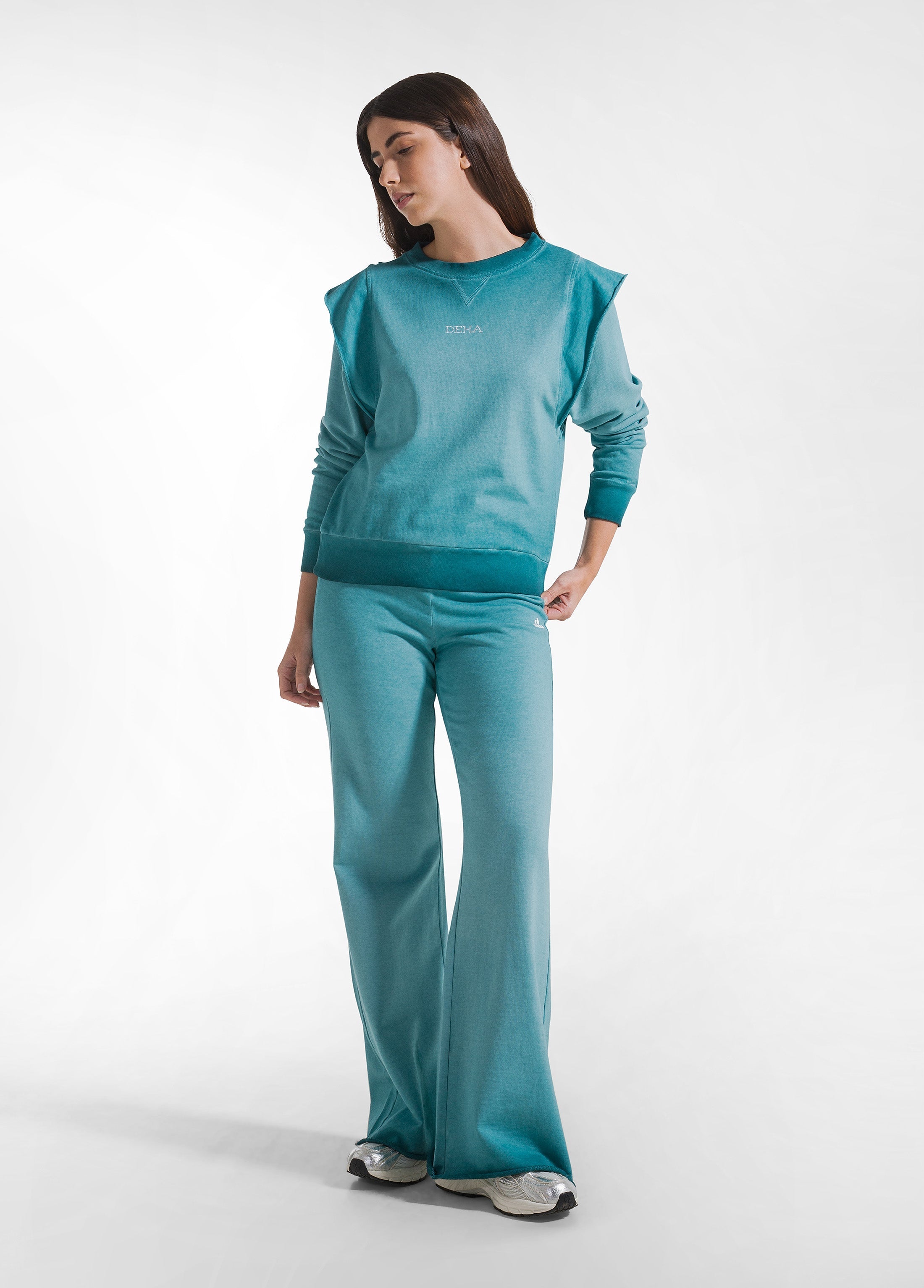 deha-completo-felpa-girocollo-pantaloni-flare-effetto-sfumato-verde image 1