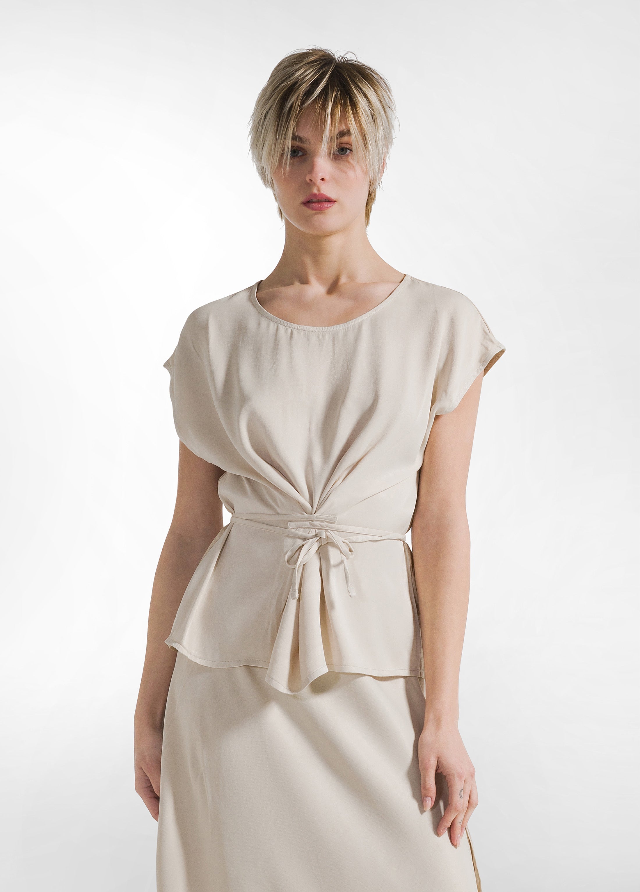deha-blusa-in-raso-e-popeline-beige-smanicata image 1