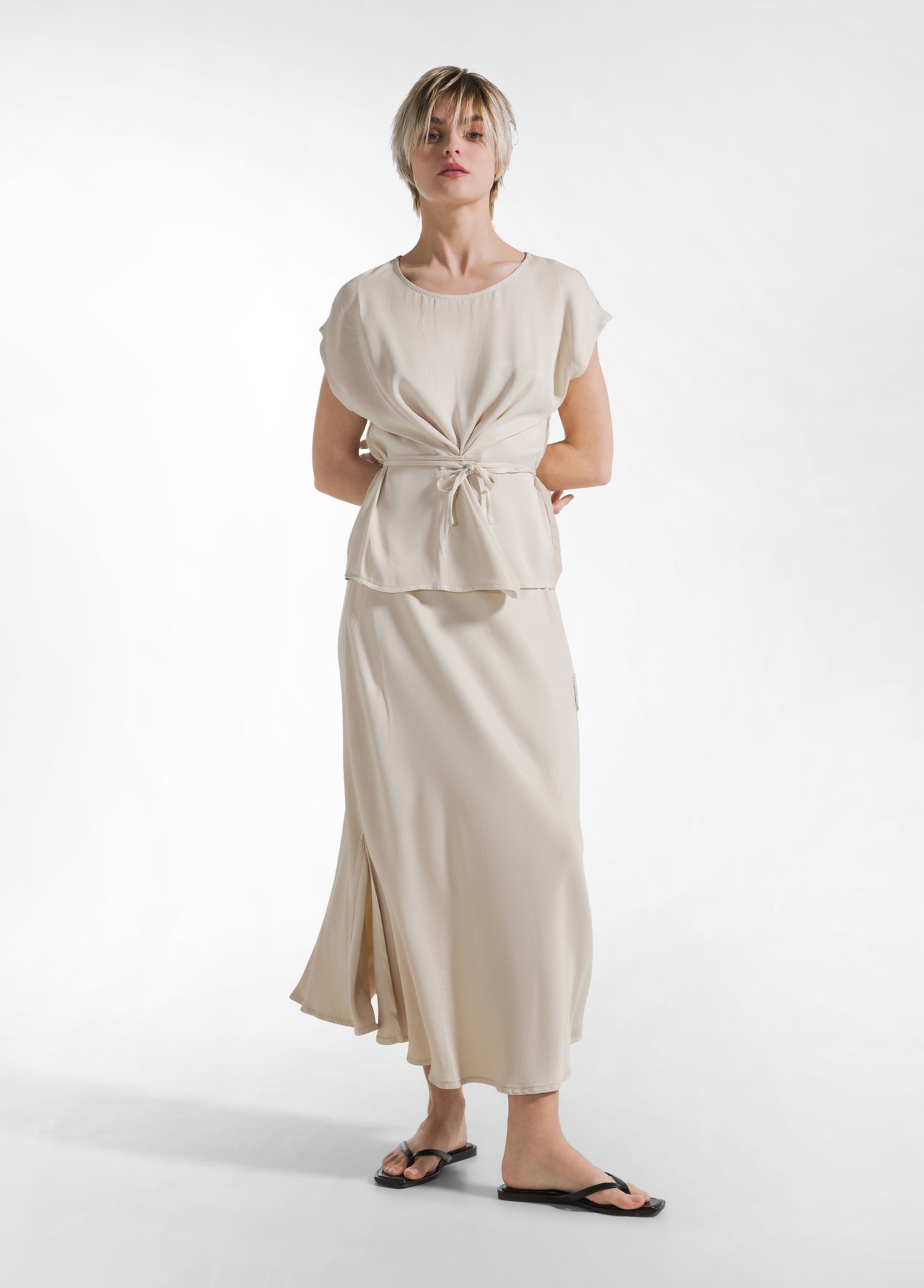 deha-blusa-in-raso-e-popeline-beige-smanicata image 4