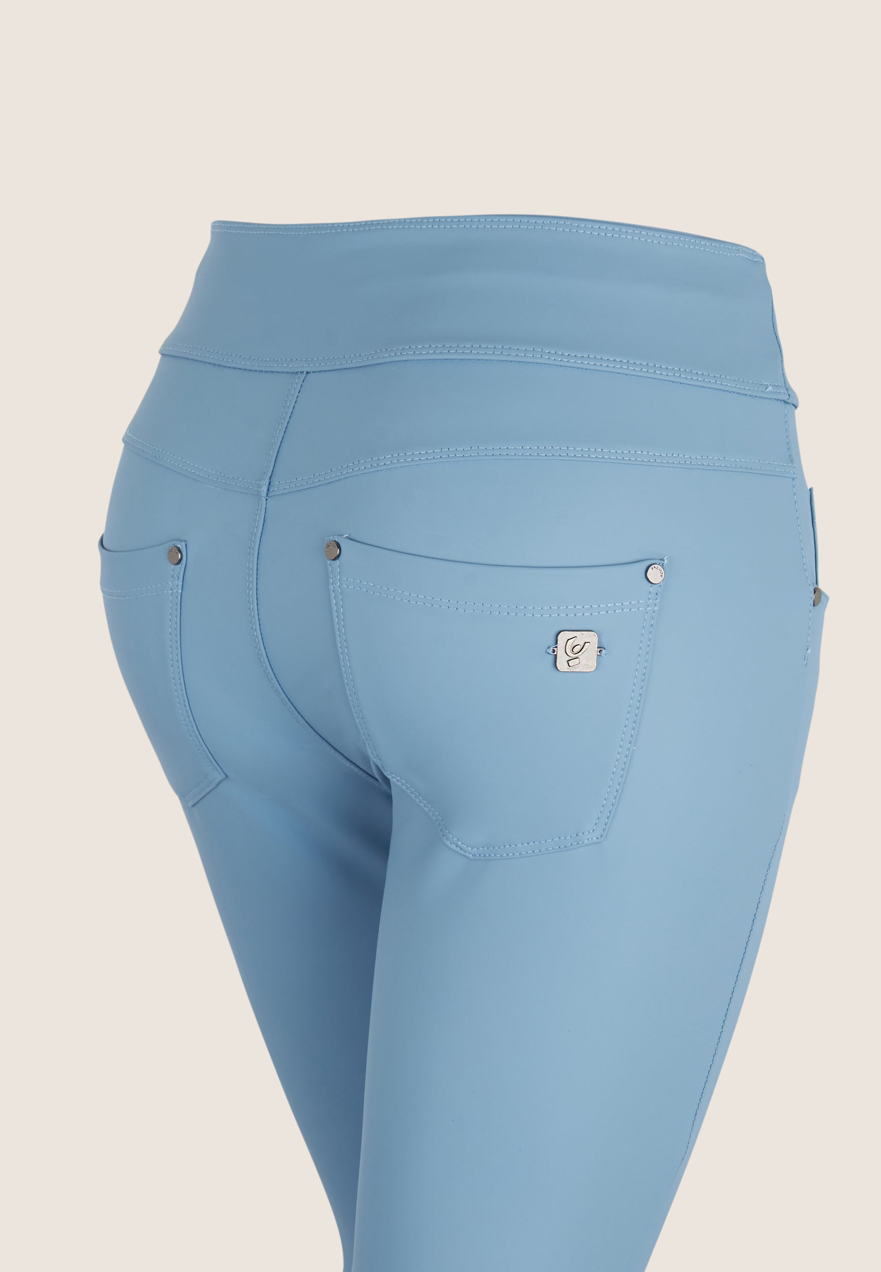freddy-n-o-w-pantaloni-skinny-vita-media-in-similpelle-matt image 3