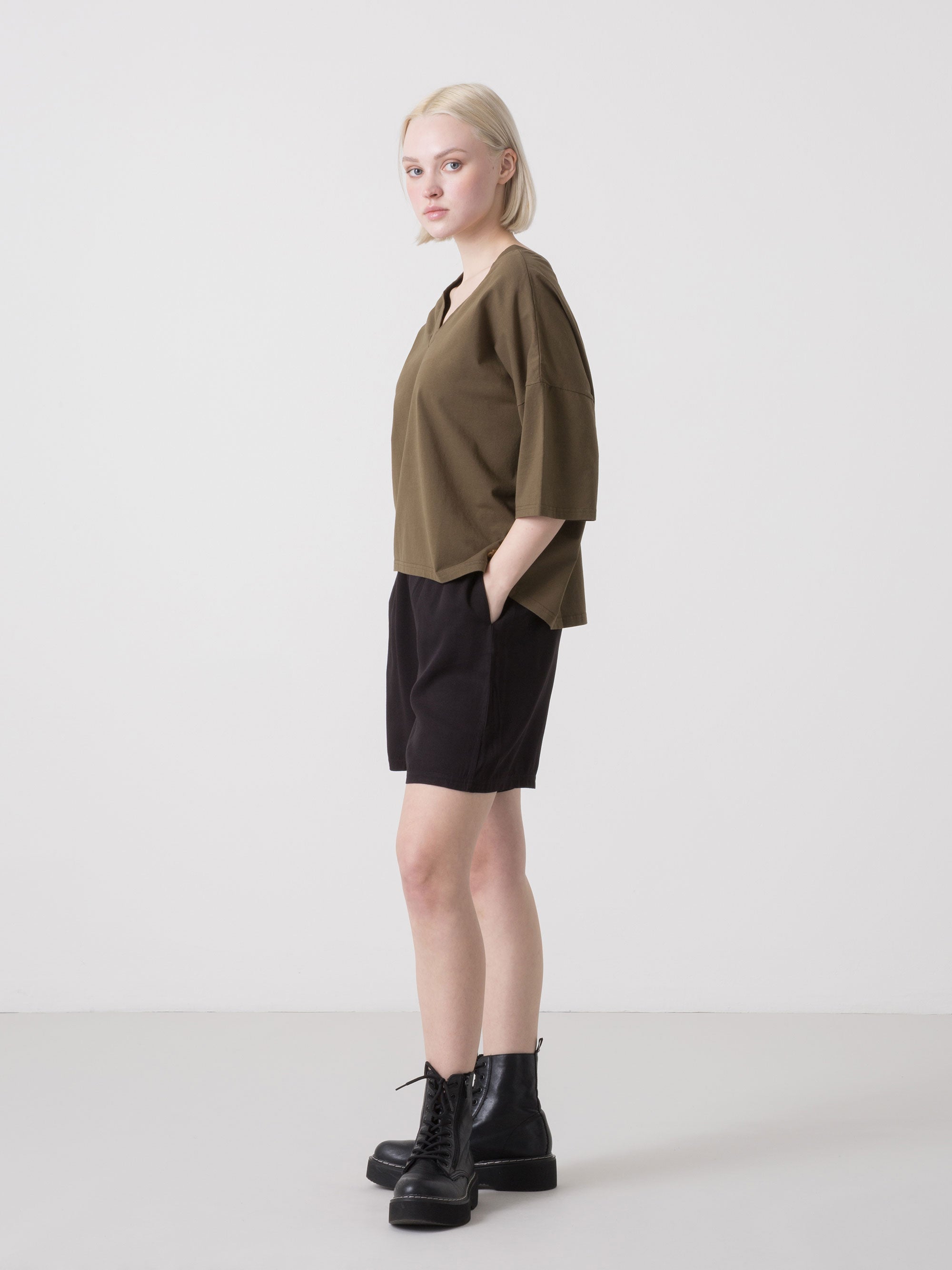 t-shirt-donna-dimensione-danza-in-jersey-stretch-con-scollo-a-v-e-taglio-asimmet image 7