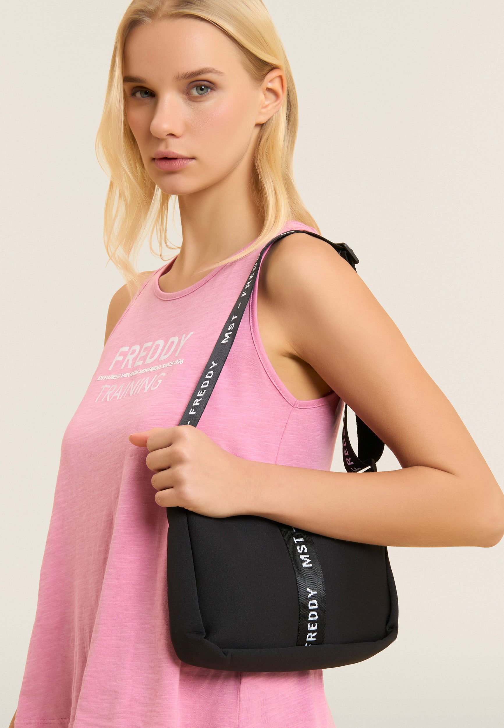 freddy-borsa-a-tracolla-in-neoprene-24x15x7-cm-con-logo-mst image 2