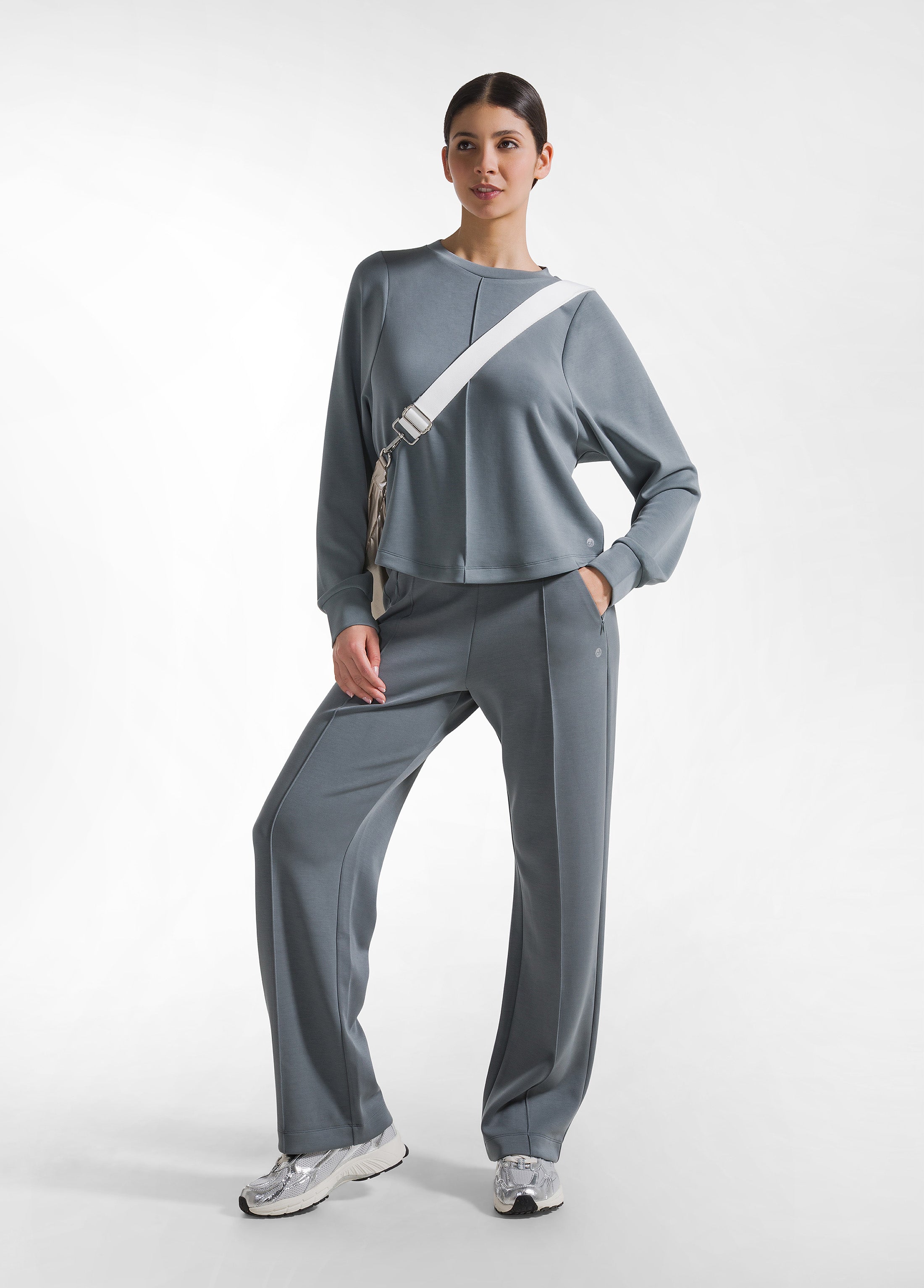 deha-sweatshirt-d42300-modal-soft-touch-verde-girocollo image 4