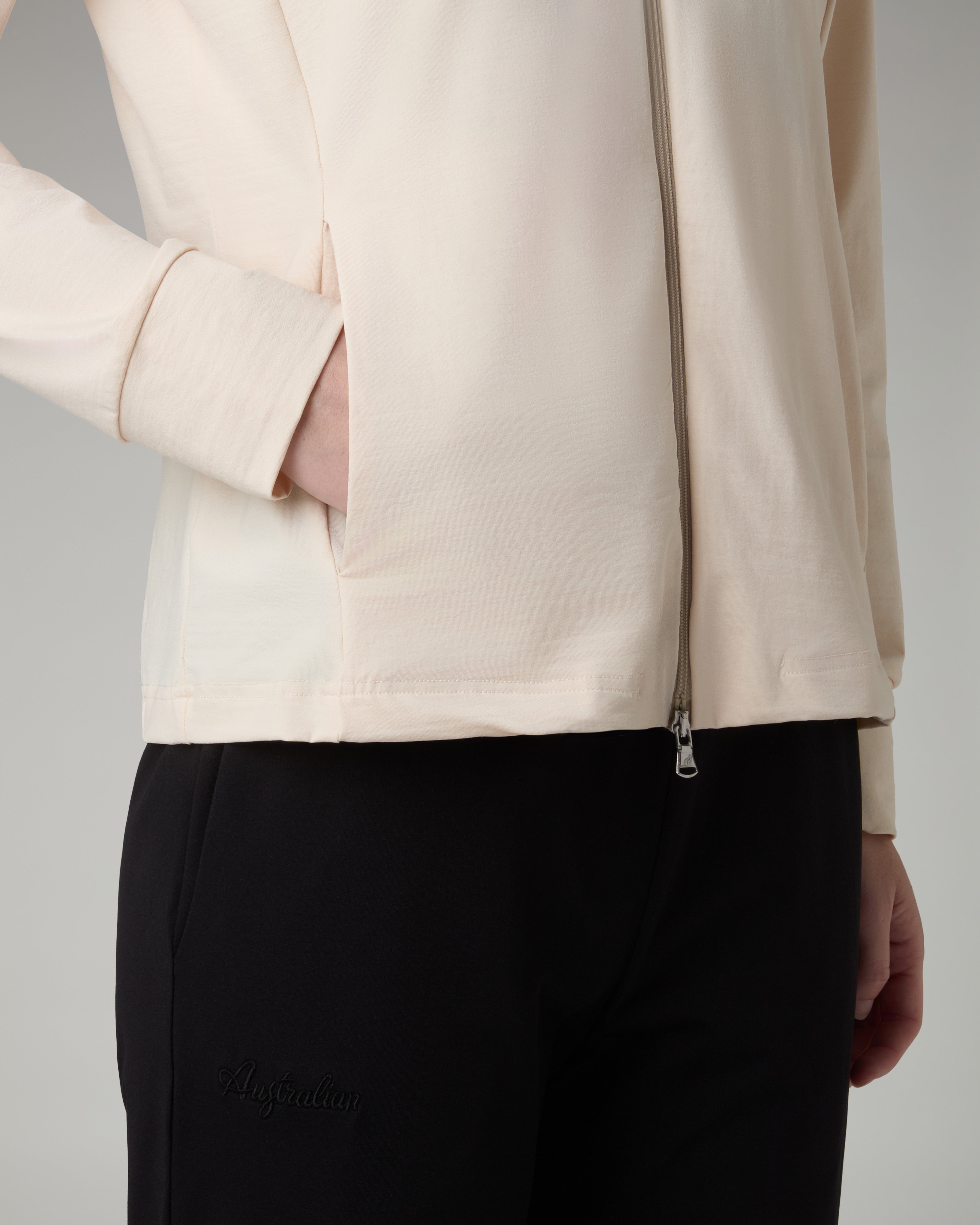 australian-grace-tracksuit-tuta-donna-light-touch-sabbia image 4