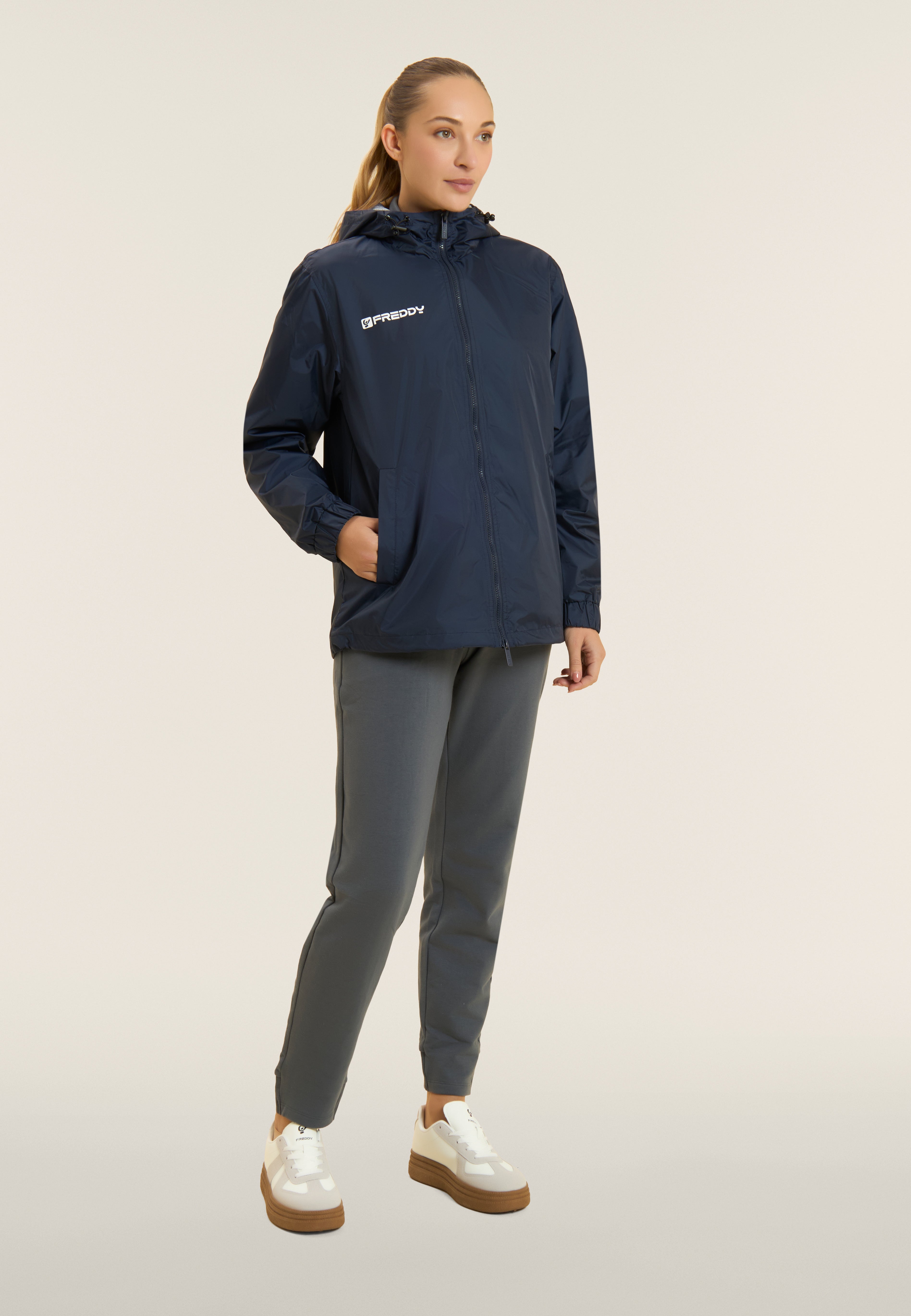 freddy-giacca-impermeabile-unisex-con-cappuccio-regolabile-e-zip image 2