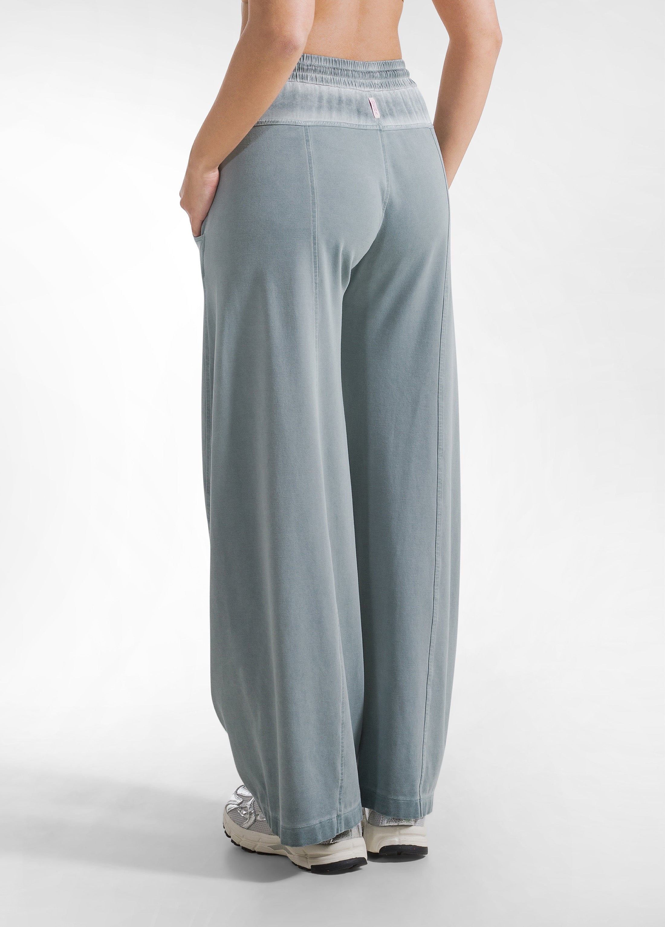 deha-tuta-felpa-e-pantalone-vita-bassa-dettagli-satinati-verde image 5