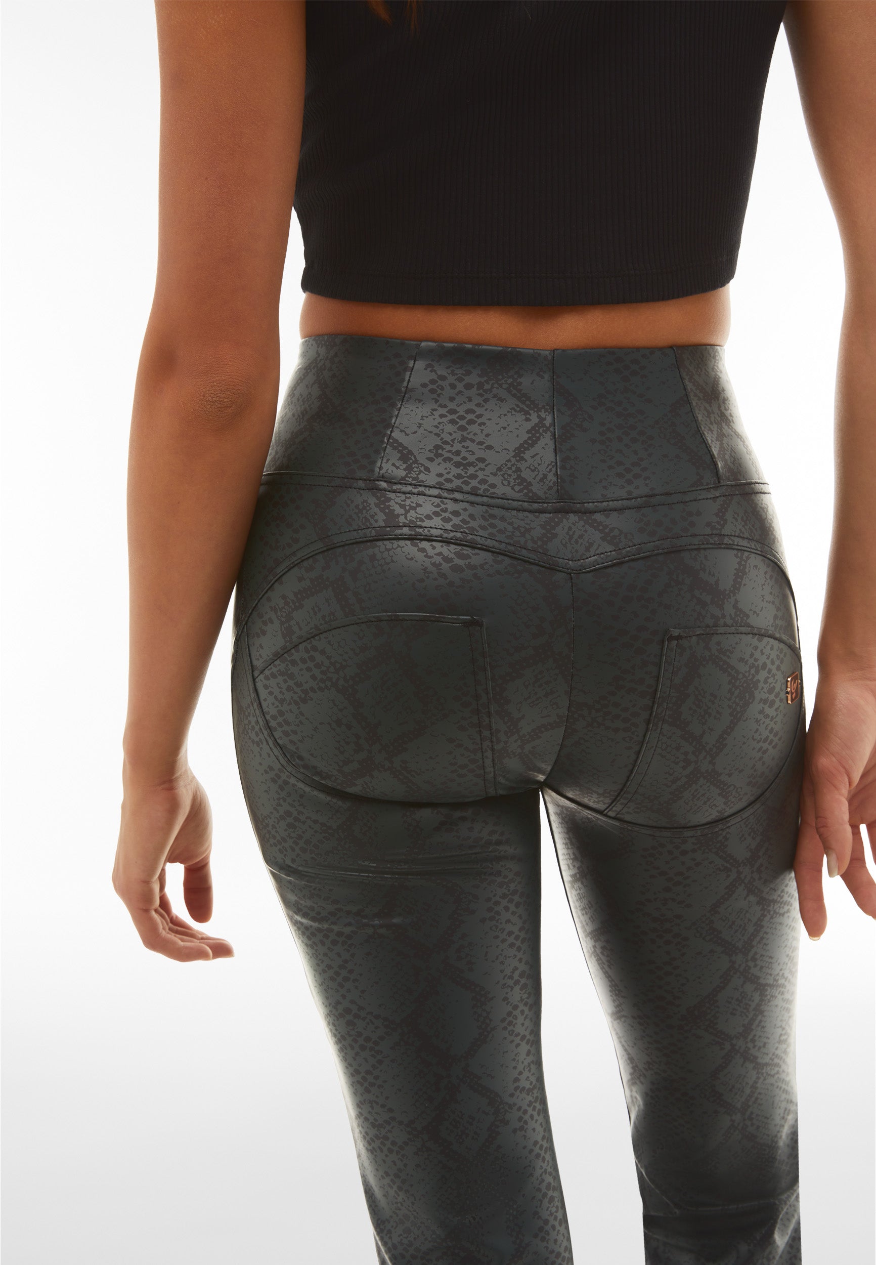 freddy-pantaloni-wr-up-similpelle-pitonata-flare-cropped-vita-alta image 5