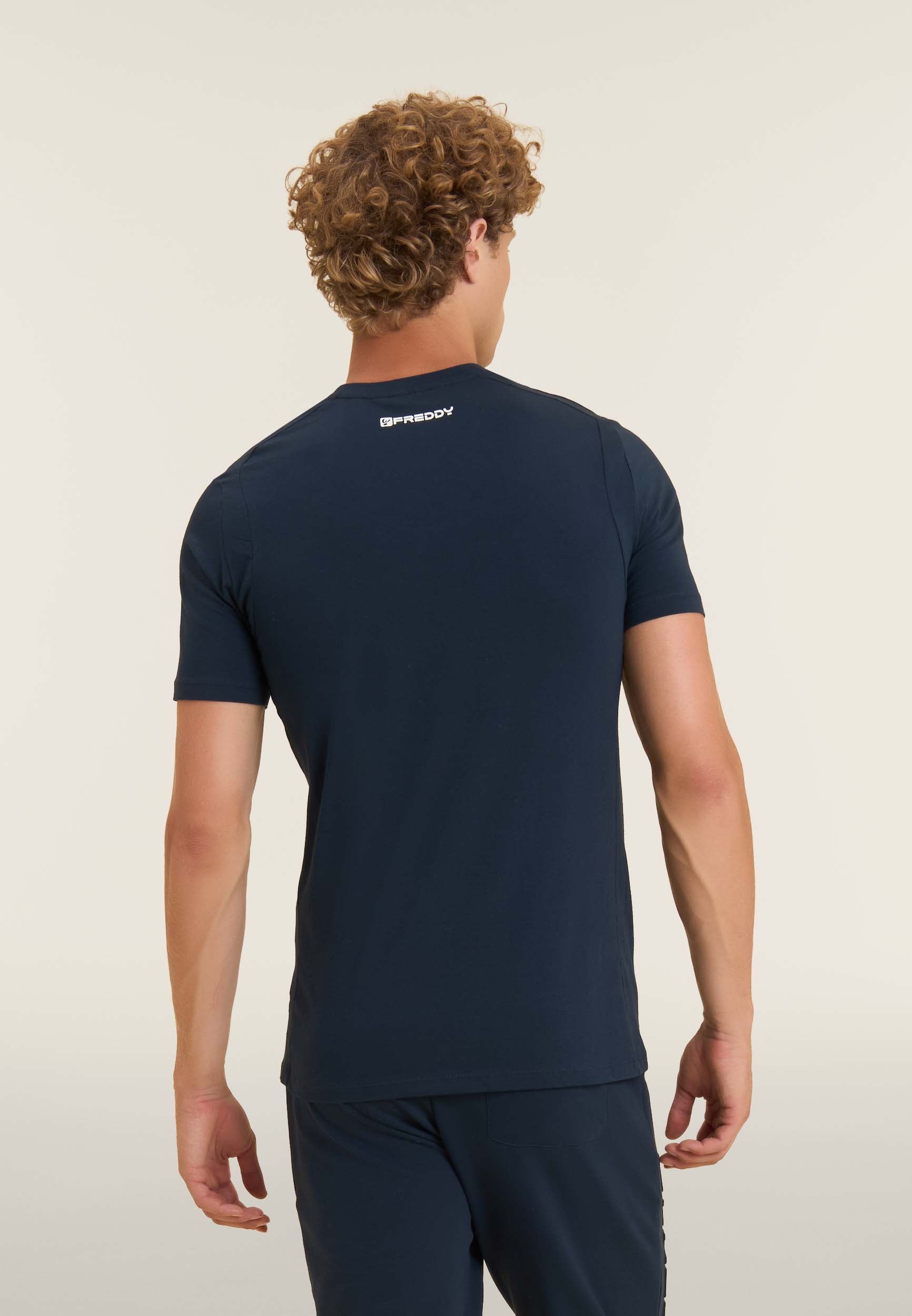 freddy-t-shirt-uomo-regular-spalle-raglan-doppia-stampa-lucida image 3