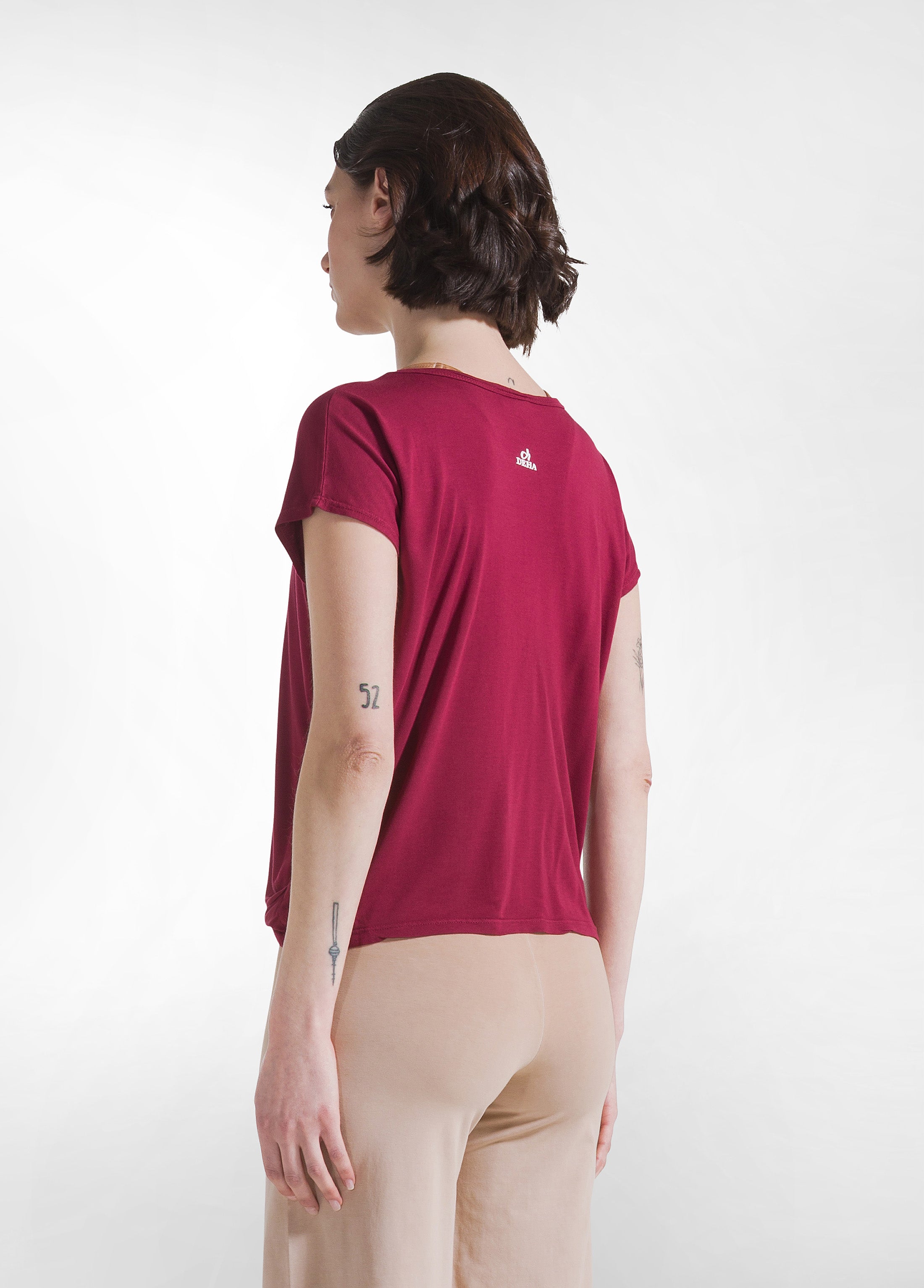 deha-d42041-t-shirt-yoga-con-nodo-frontale-rossa image 2