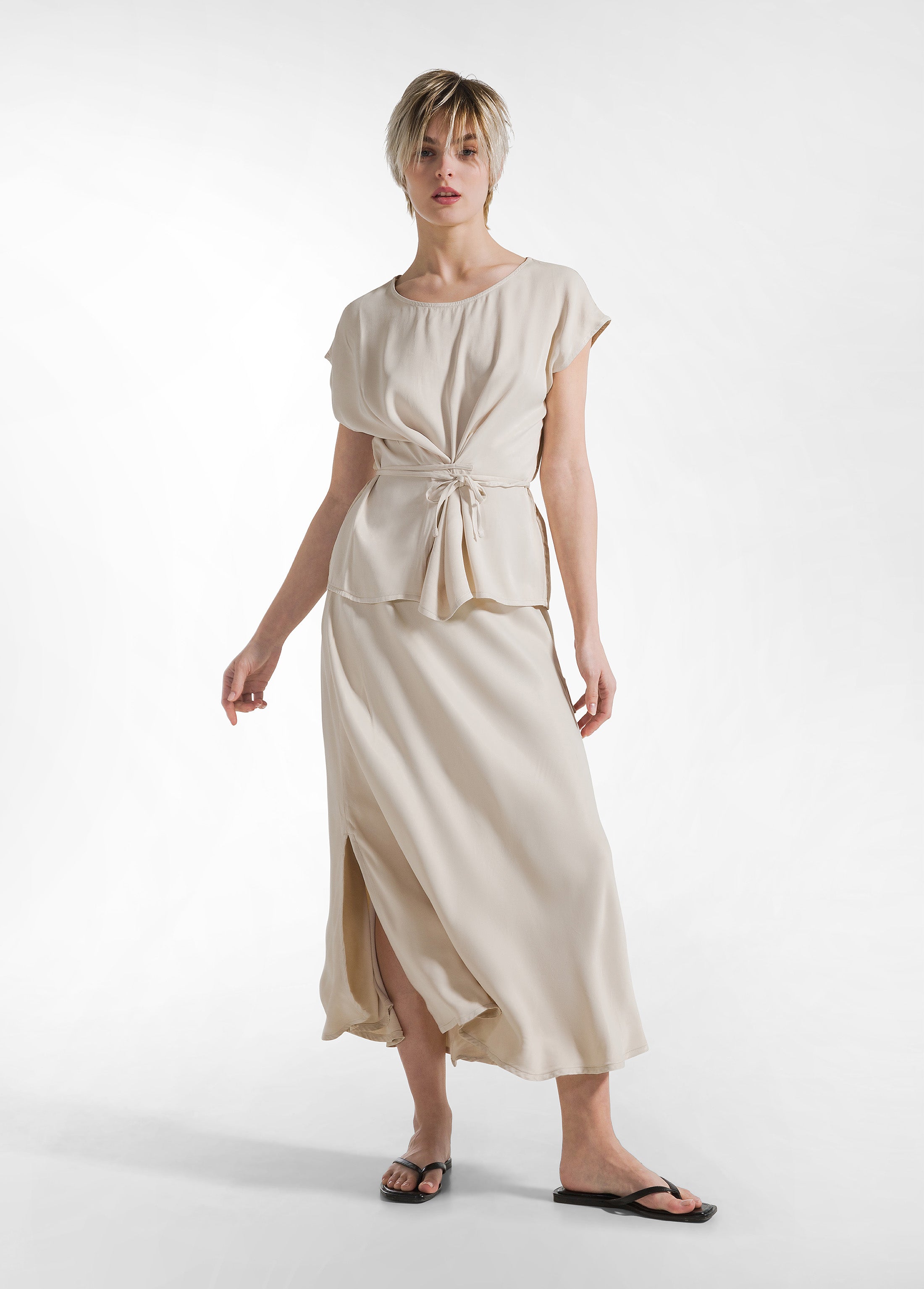 deha-gonna-lunga-in-raso-beige image 1