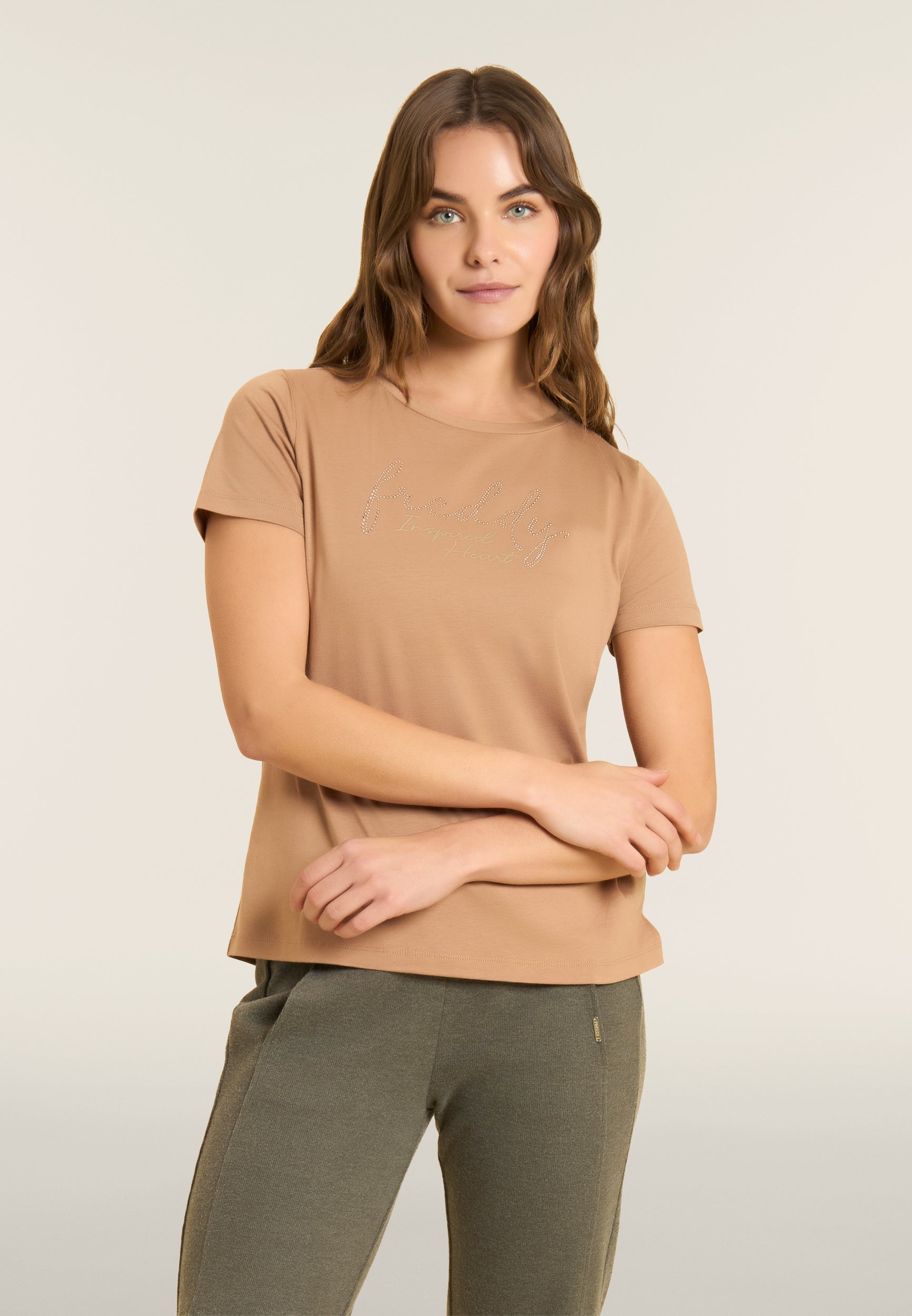 freddy-t-shirt-donna-girocollo-con-grafica-dorata-e-fondo-stondato-jersey-cotone image 1