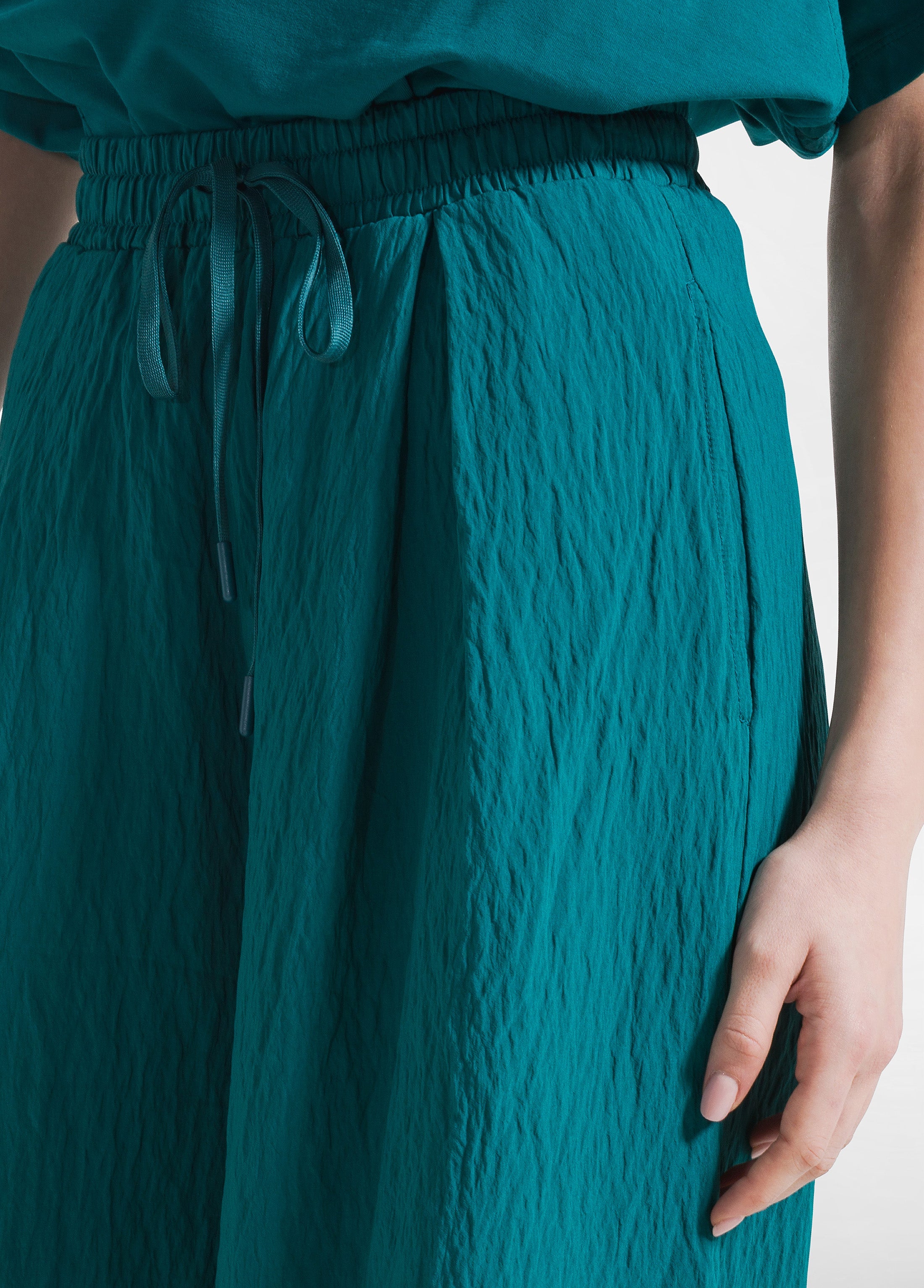 deha-pantaloni-larghi-in-viscosa-crinkle-verde-iron-free image 4