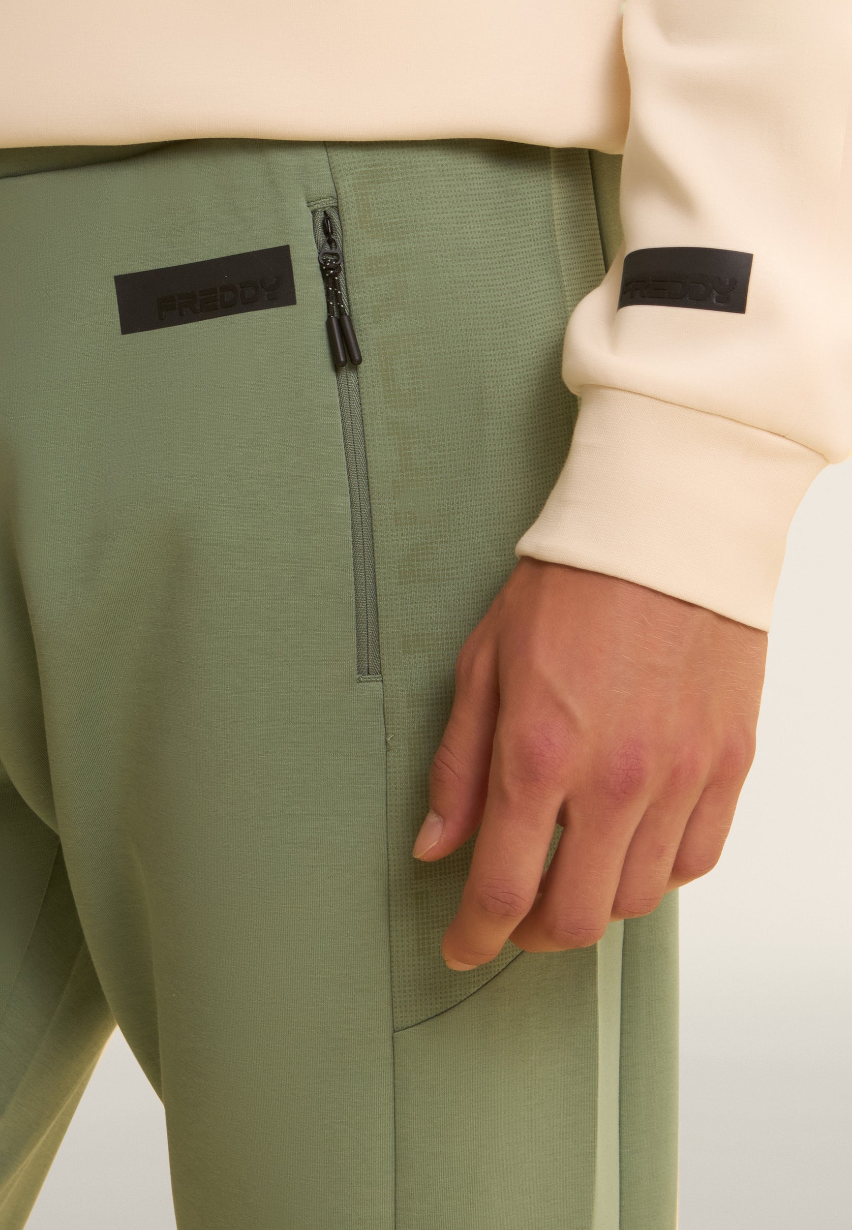 freddy-pantalone-interlock-con-coulisse-e-fondo-a-polsino-urban-tech image 4