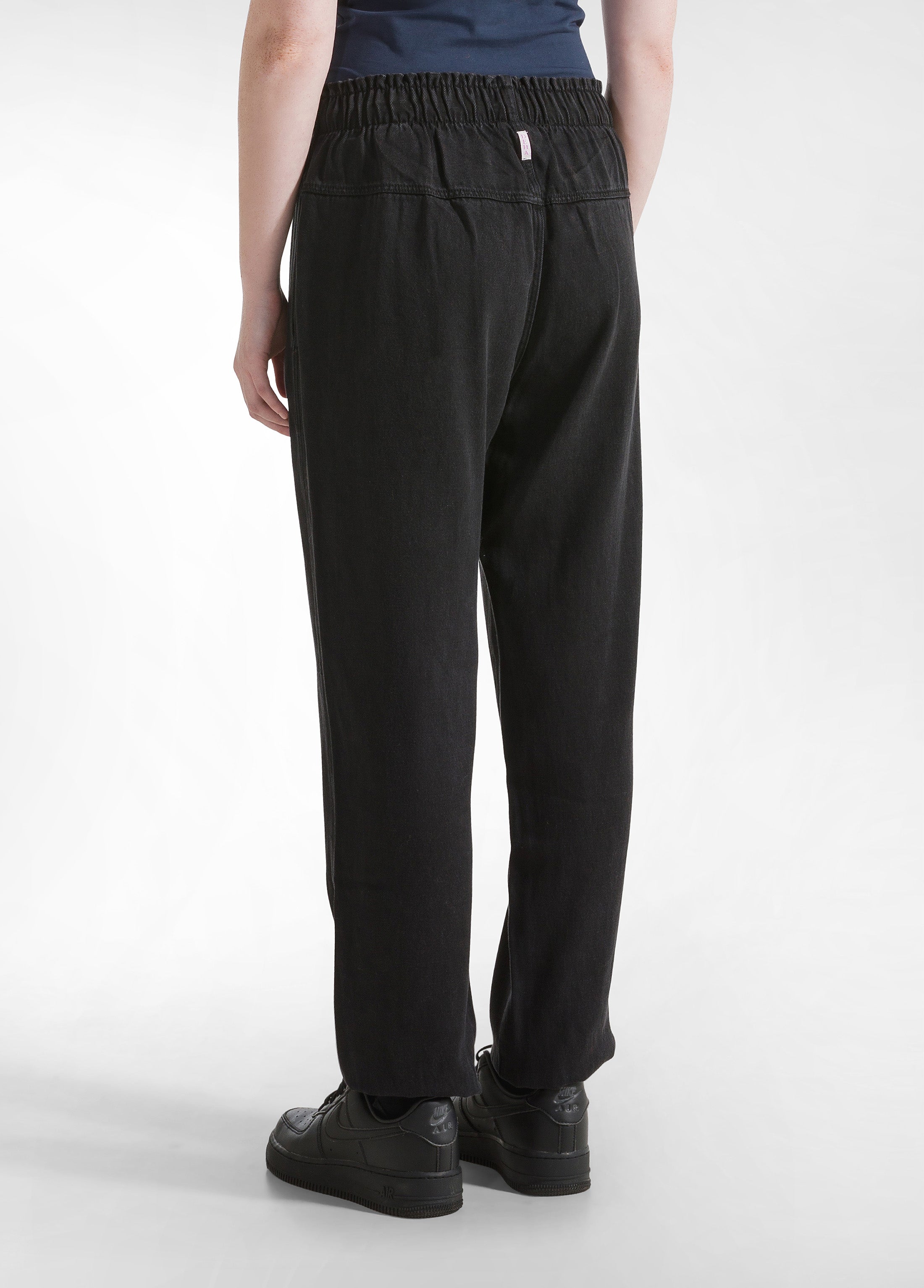 deha-pantalone-jogger-in-denim-lyocell-nero image 3