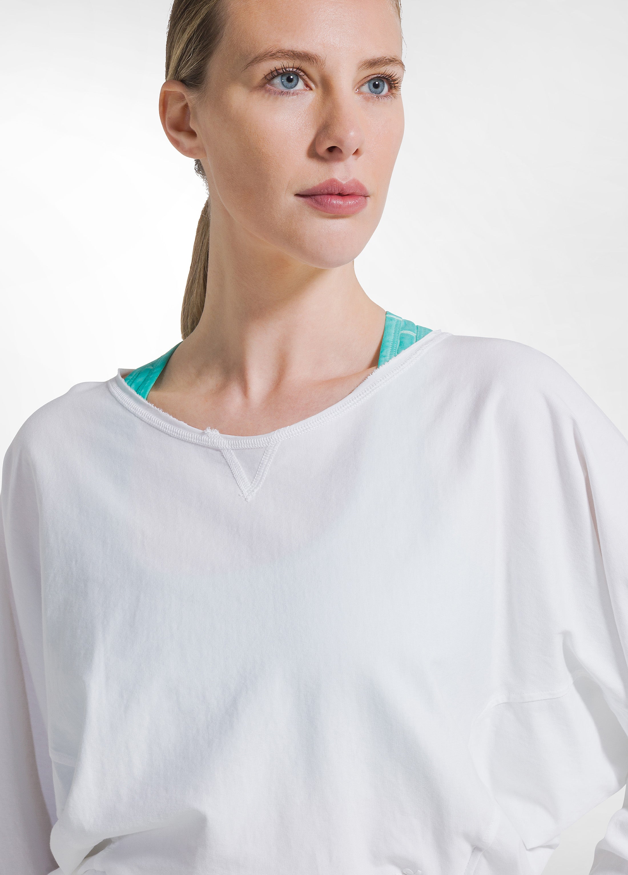 deha-completo-felpa-cropped-e-pantaloni-magnum-bianco-cotone-bio image 3