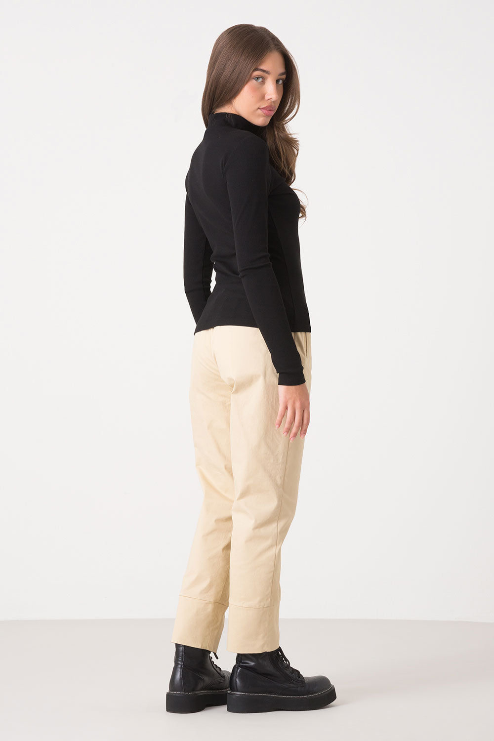 dimensione-danza-lupetto-stretch-in-viscosa-con-collo-alto image 2
