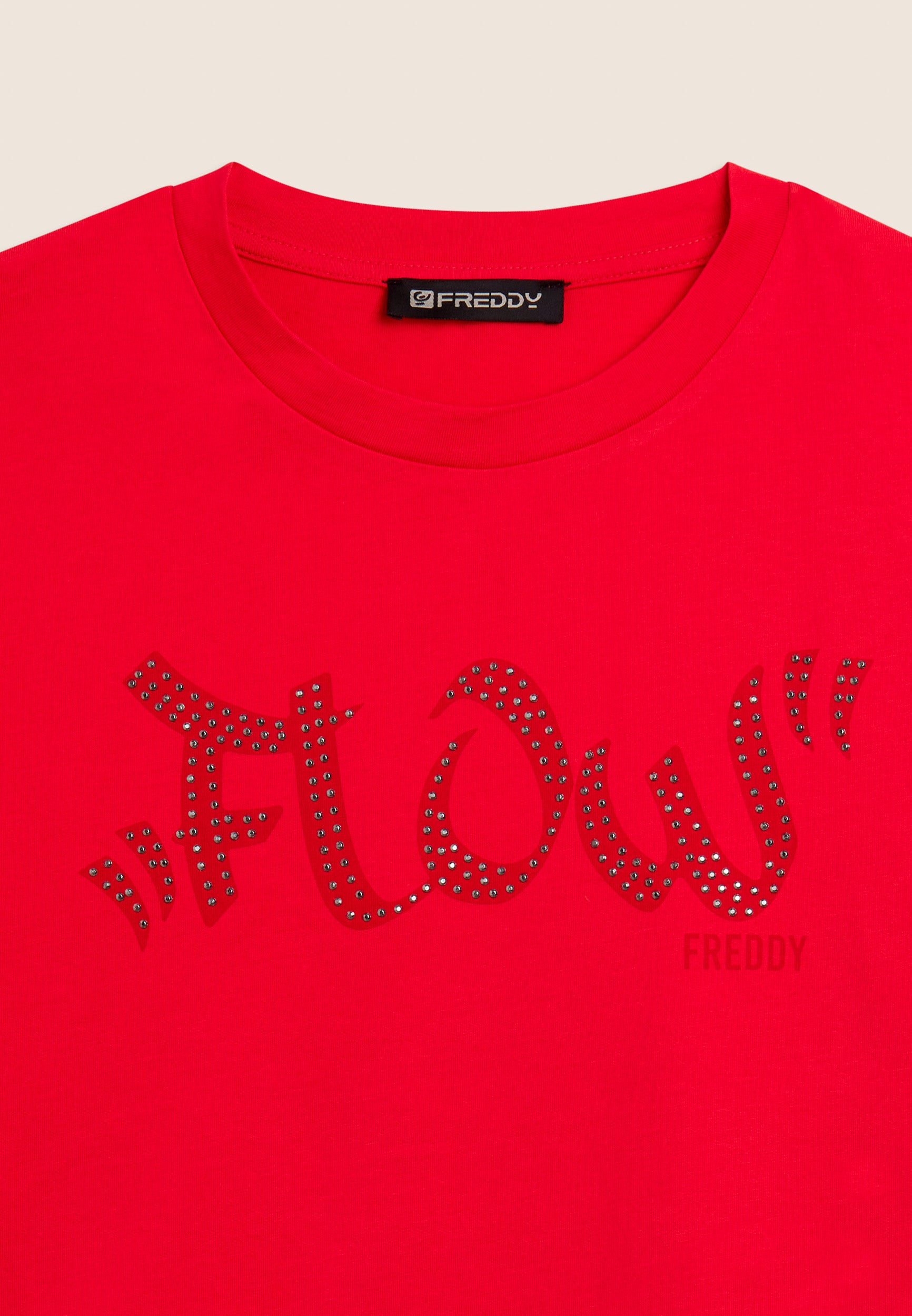 freddy-t-shirt-cropped-donna-con-grafica-flow-e-borchie image 7