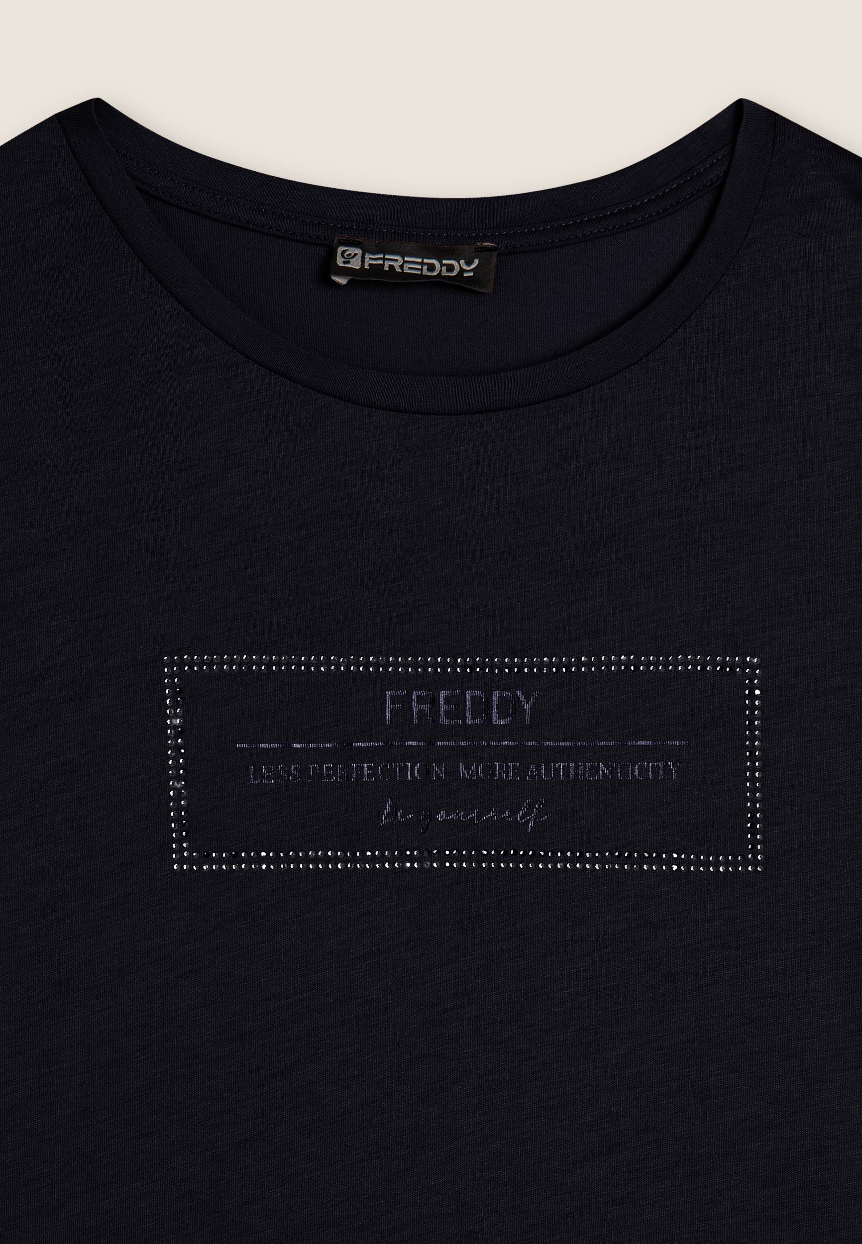 freddy-lunga-spacchi-grafica-brillante-t-shirt-donna-modal-cotone image 7