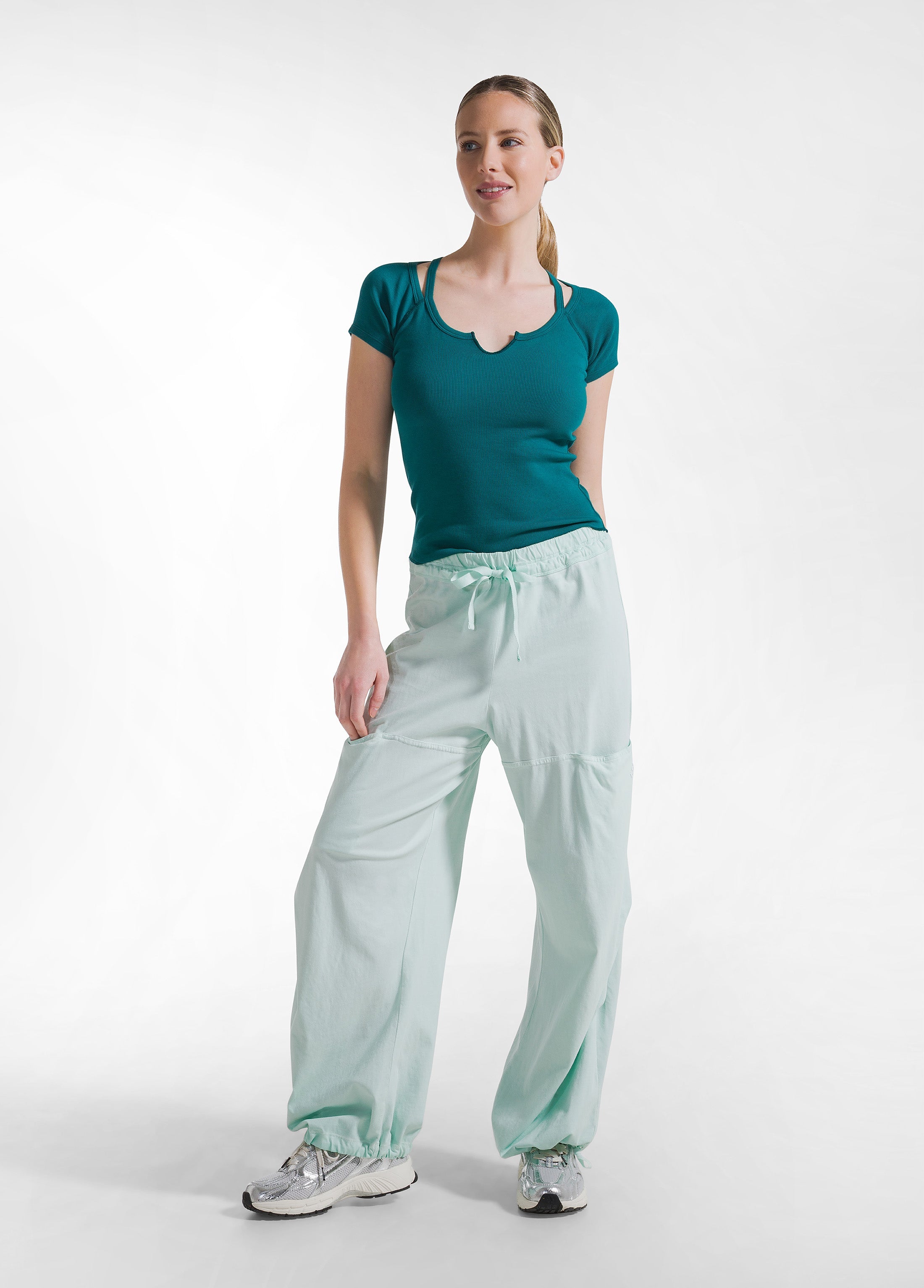 deha-t-shirt-aderente-in-costina-verde-in-cotone-biologico-stretch image 4