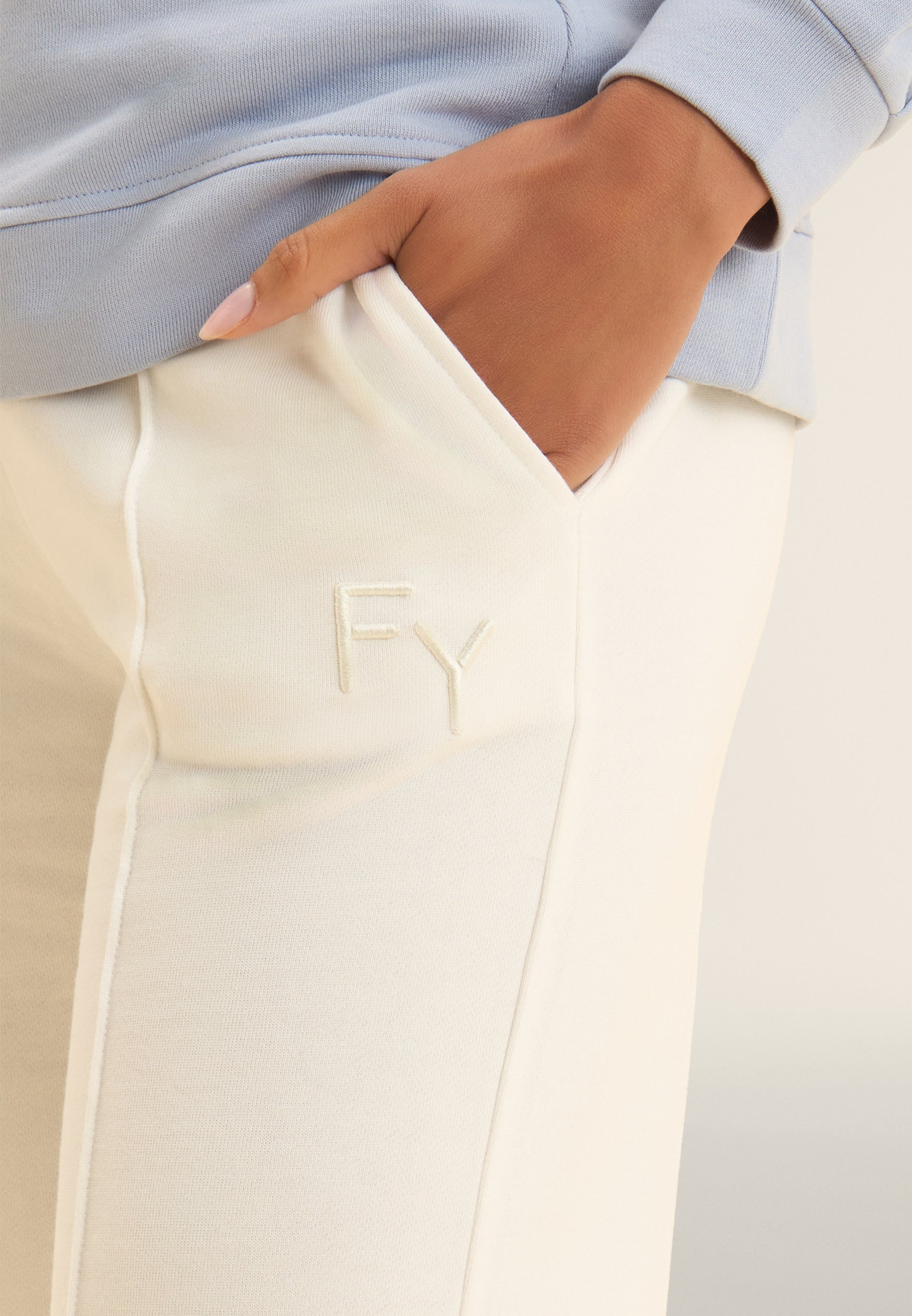 freddy-pantaloni-sportivi-wide-leg-con-logo-fy-ricamato image 4