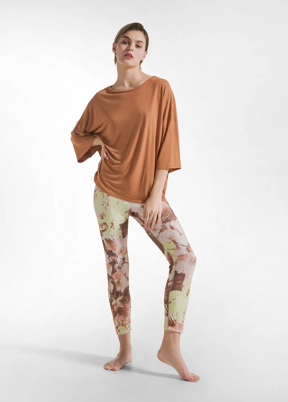 deha-leggings-in-microfibra-riciclata-stampata-marrone image 1