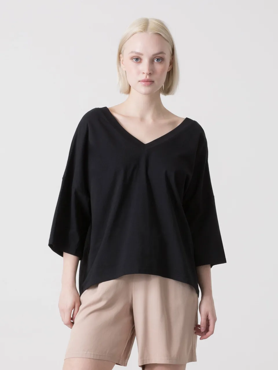 t-shirt-donna-dimensione-danza-in-jersey-stretch-con-scollo-a-v-e-taglio-asimmet image 1