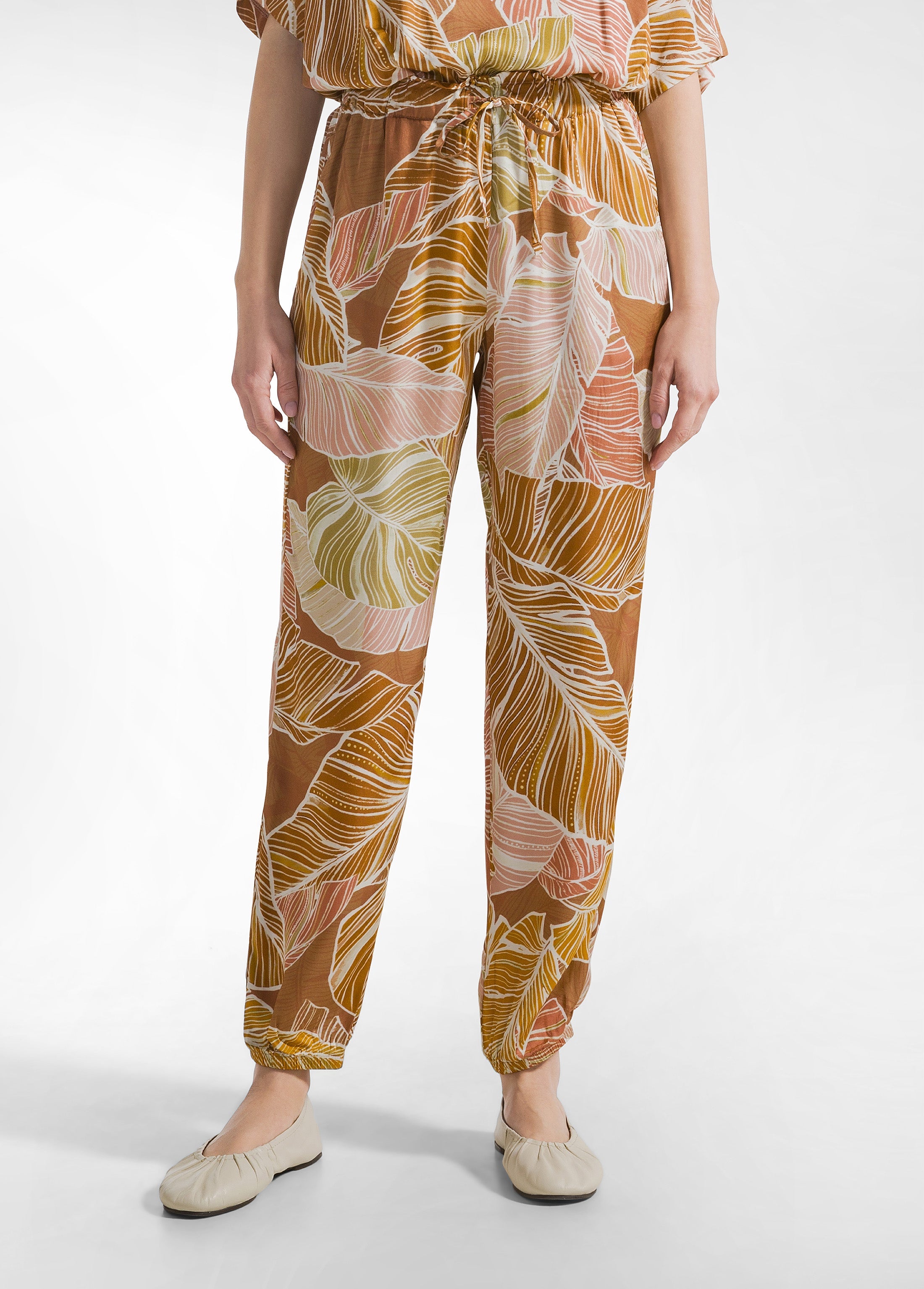 deha-pantalone-jogger-in-raso-stampato-marrone image 2