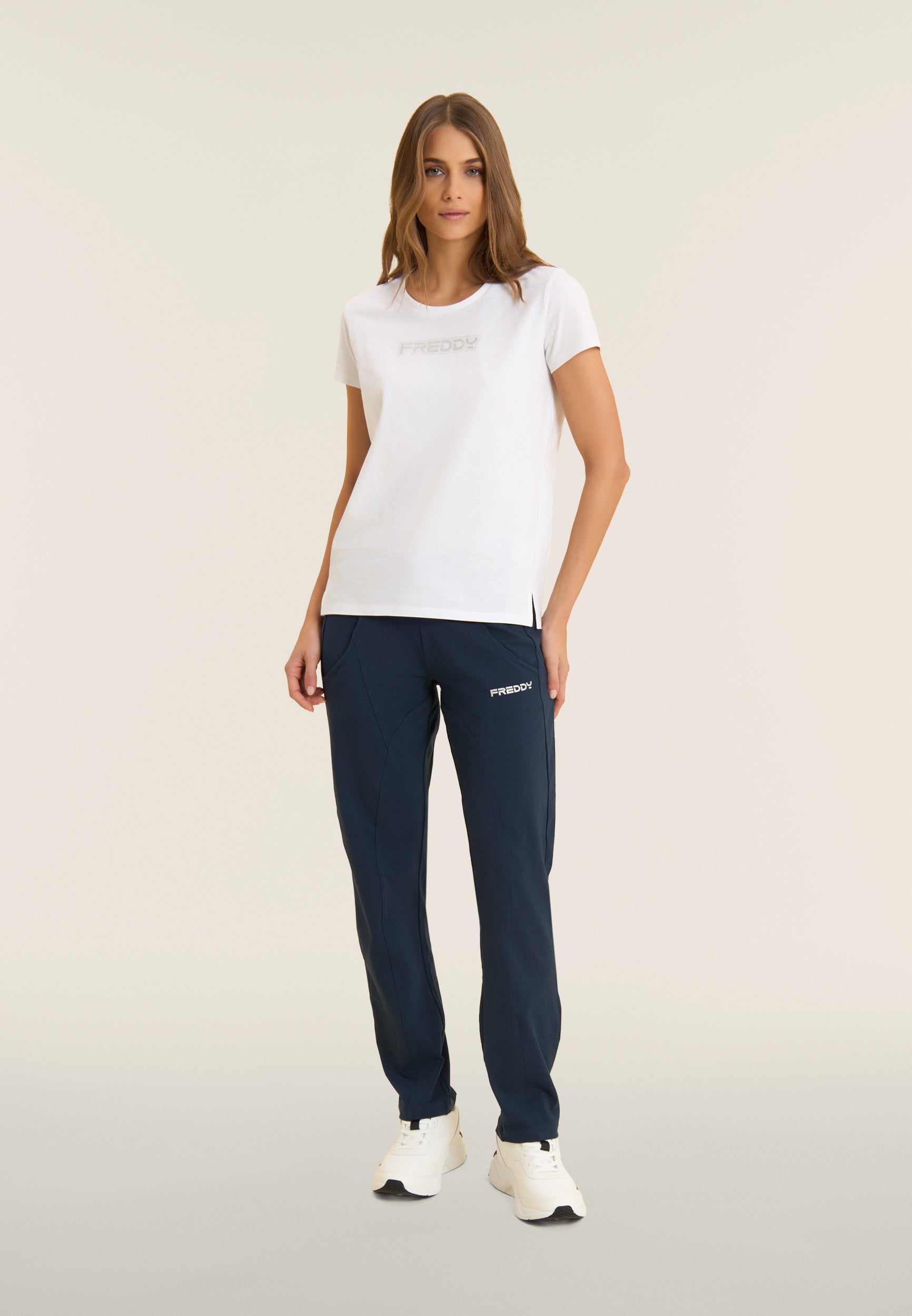 freddy-completo-donna-t-shirt-comfort-pantalone-gamba-dritta image 1