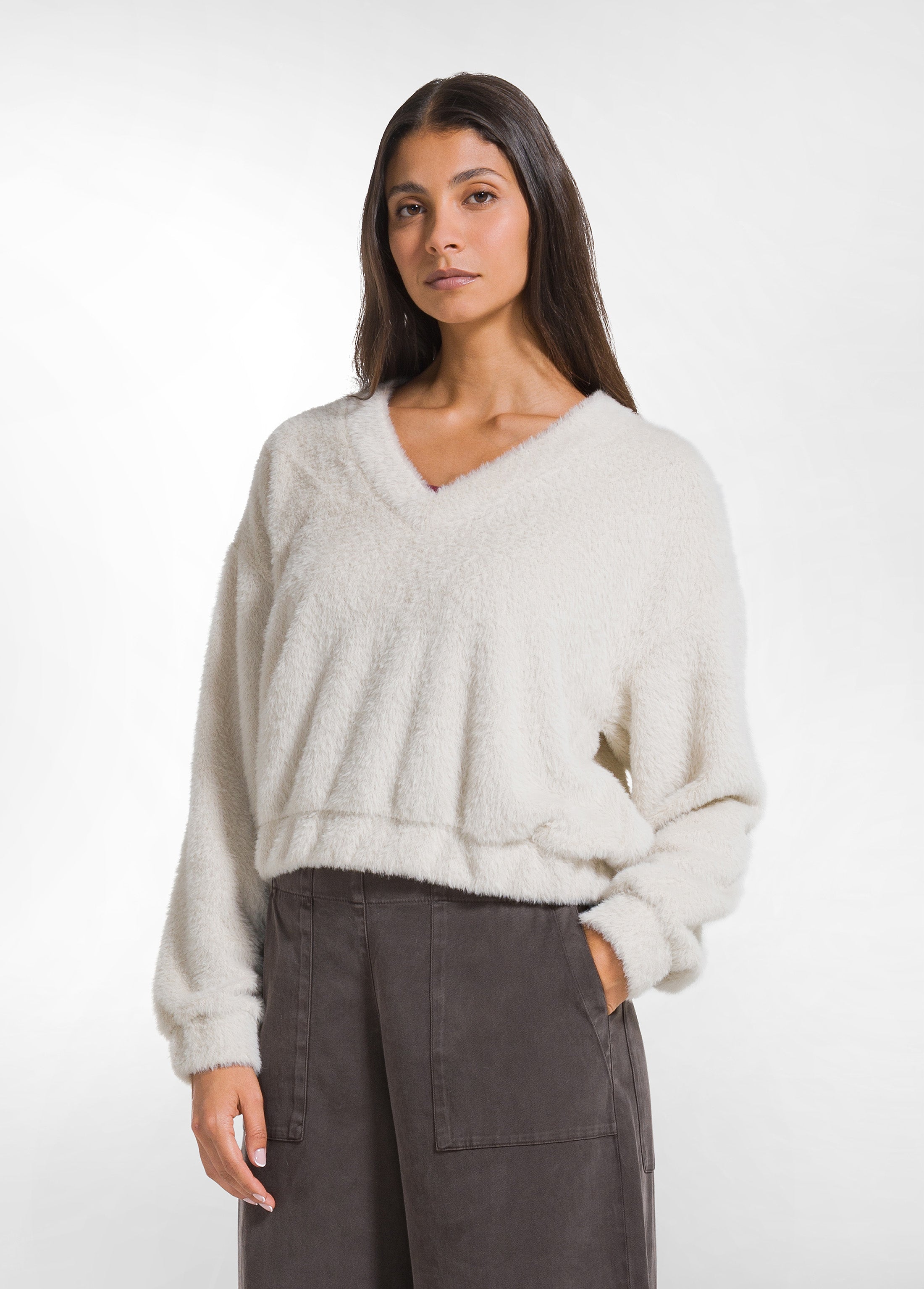 deha-felpa-in-pile-leggero-con-scollo-a-v-bianco image 1