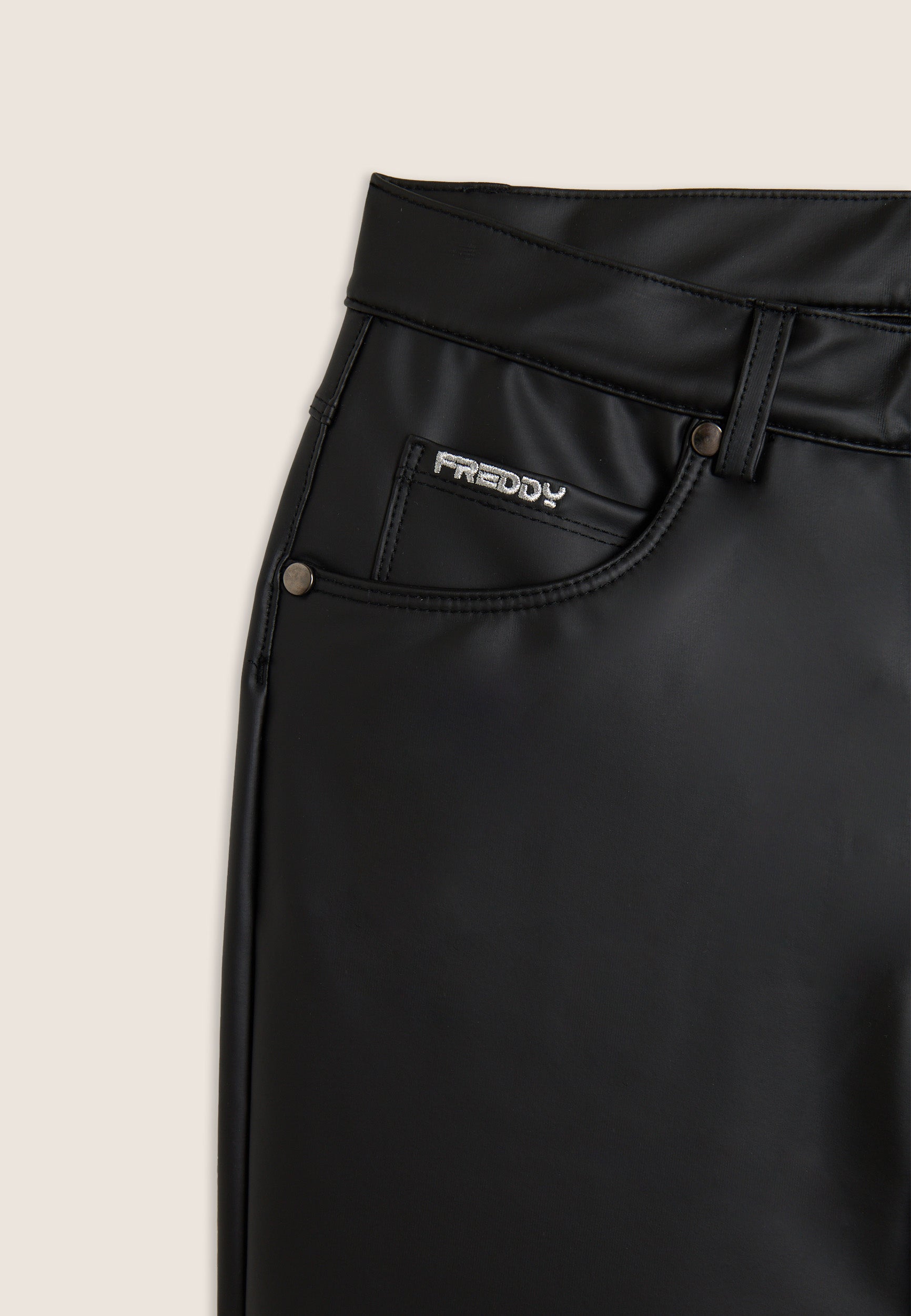 freddy-pantaloni-flare-5-tasche-in-similpelle-vita-regular image 3