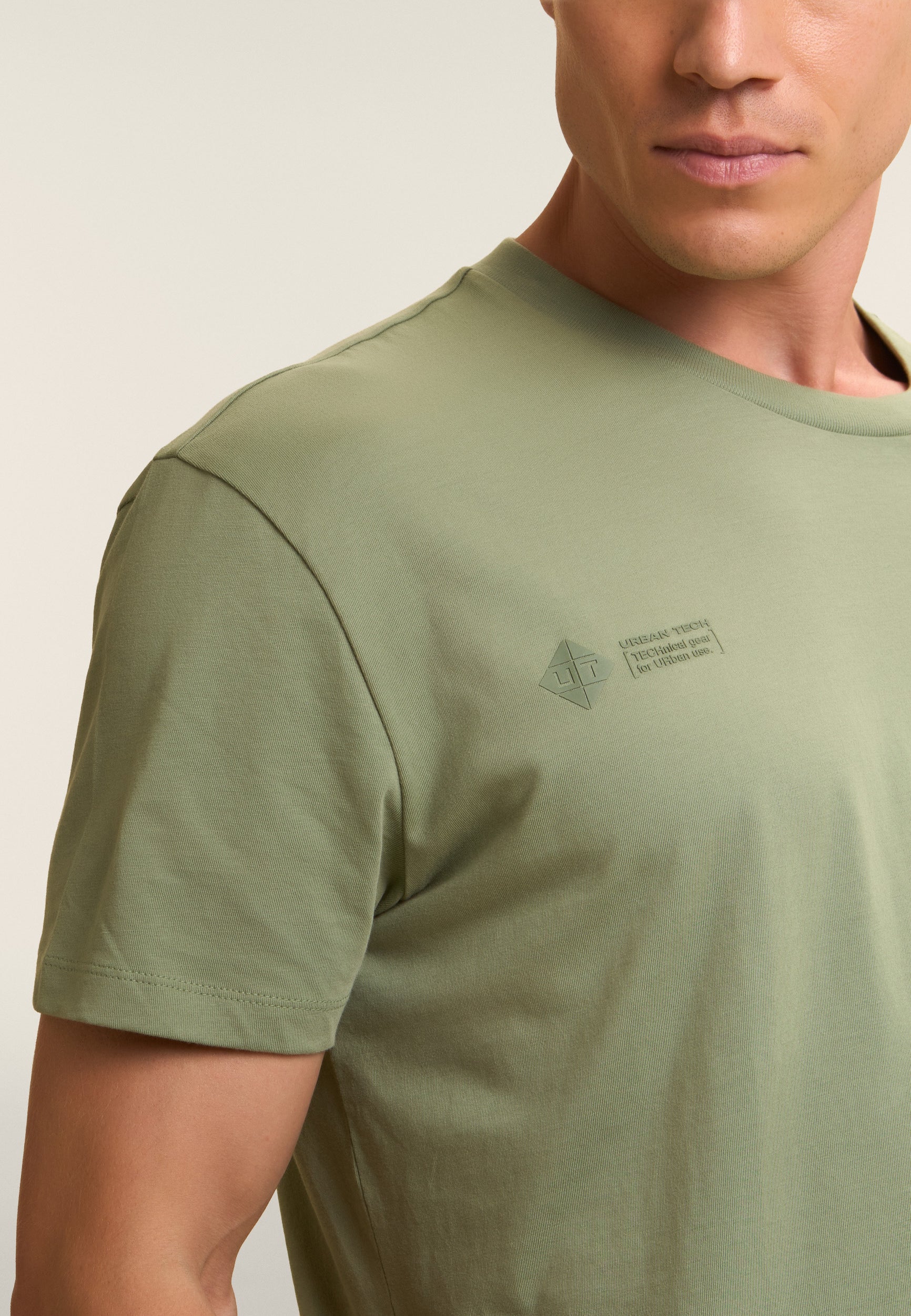 freddy-t-shirt-comfort-in-cotone-jersey-con-taschino-zip-e-inserti-rip-stop image 4