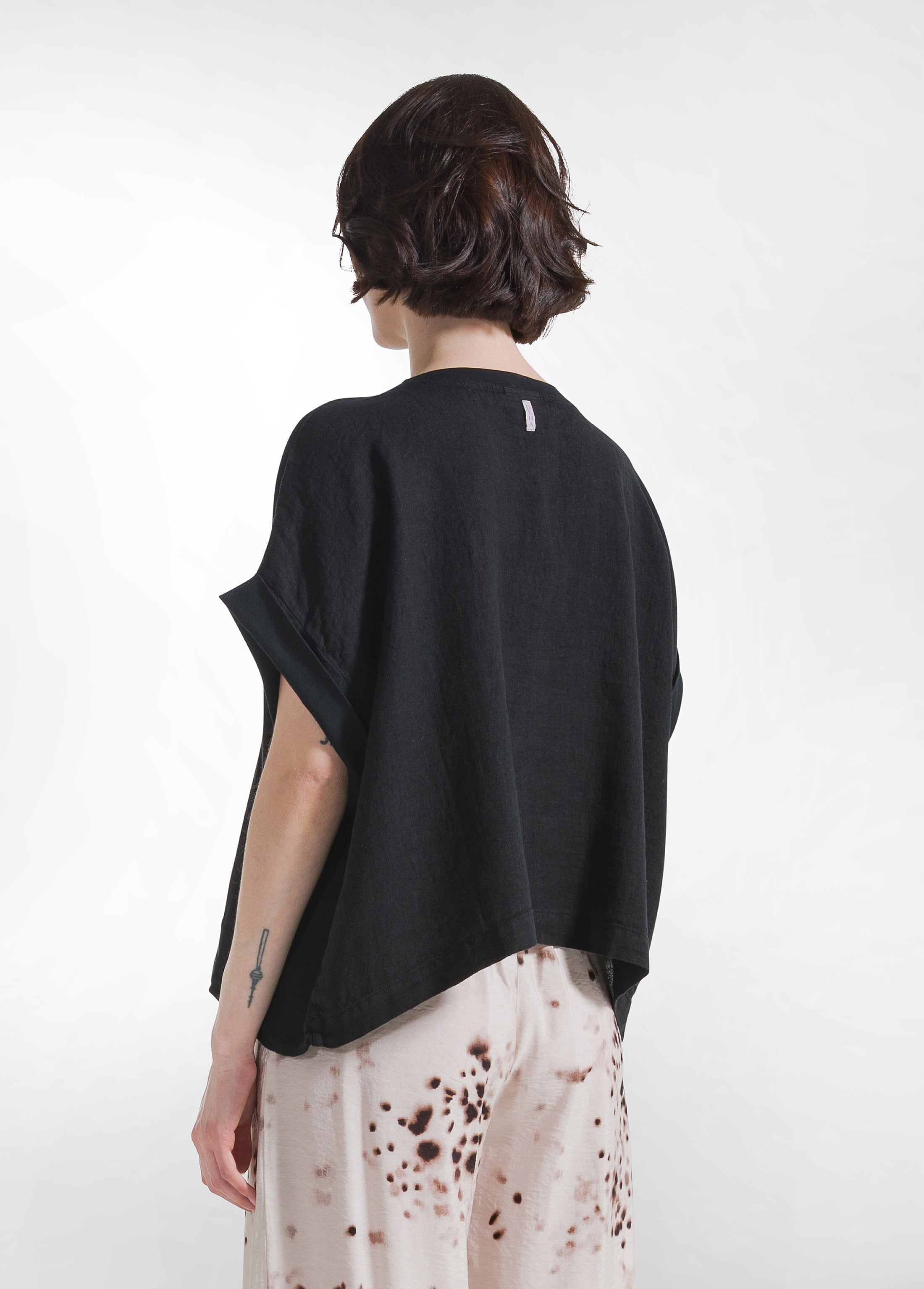 deha-d42590-top-ampio-in-lino-nero image 2