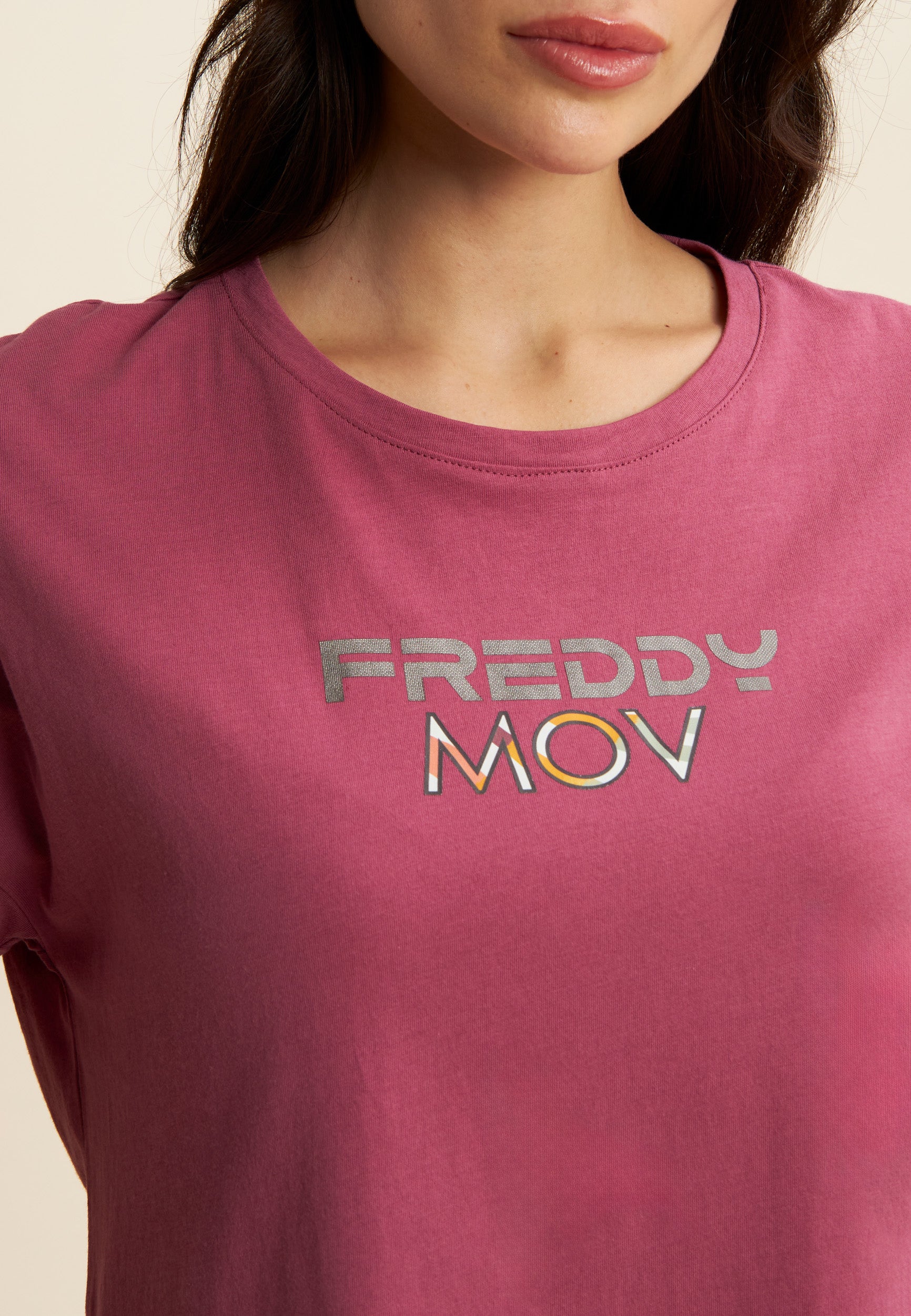 freddy-t-shirt-cropped-con-spacchi-laterali-e-stampa-freddy-mov image 4