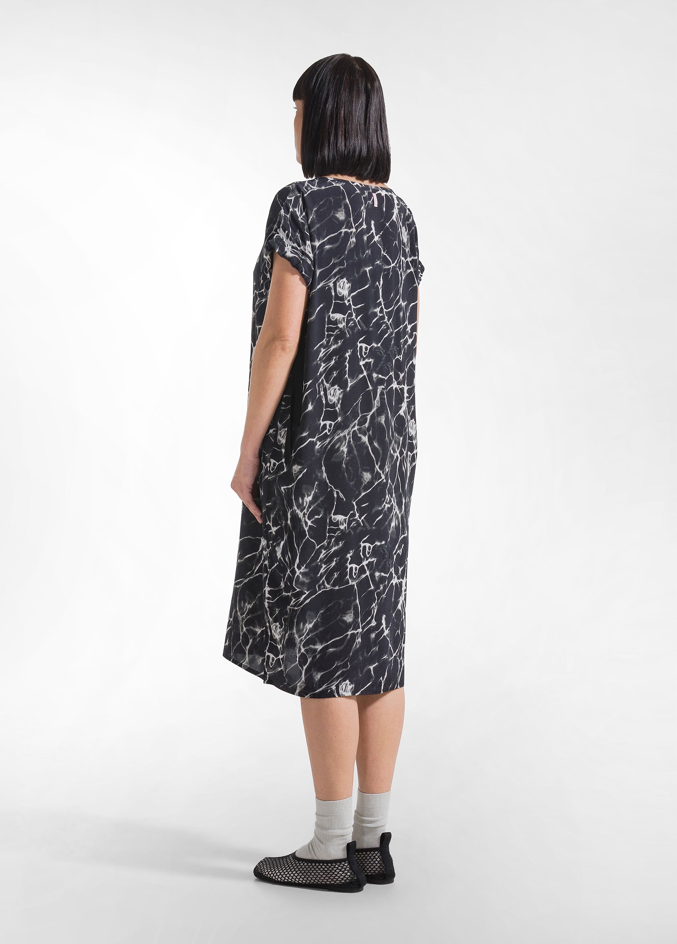deha-abito-in-viscosa-habutai-leggera-nero image 3