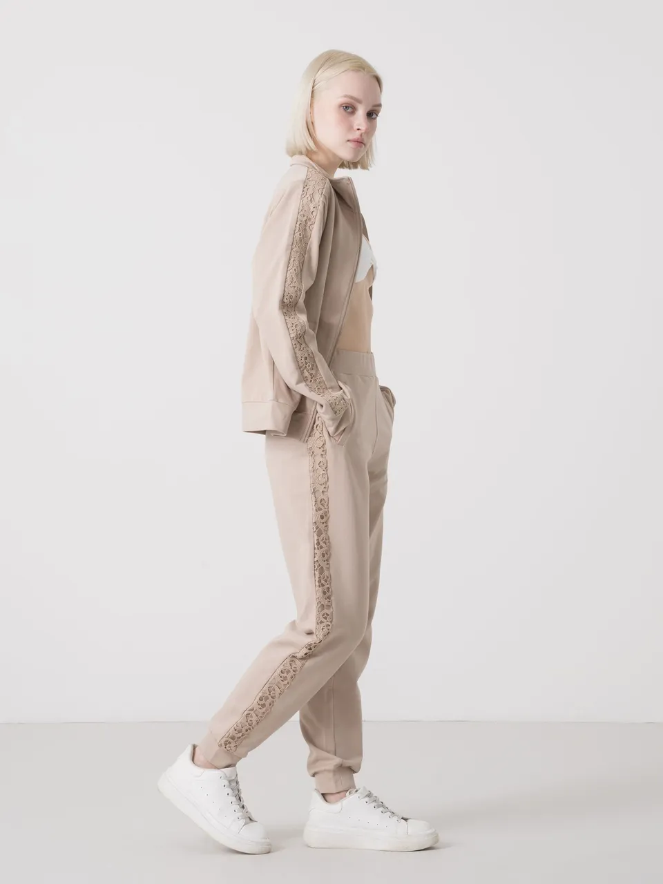 dimensione-danza-pantalone-felpa-stretch-con-inserti-macram-jogger-donna image 1