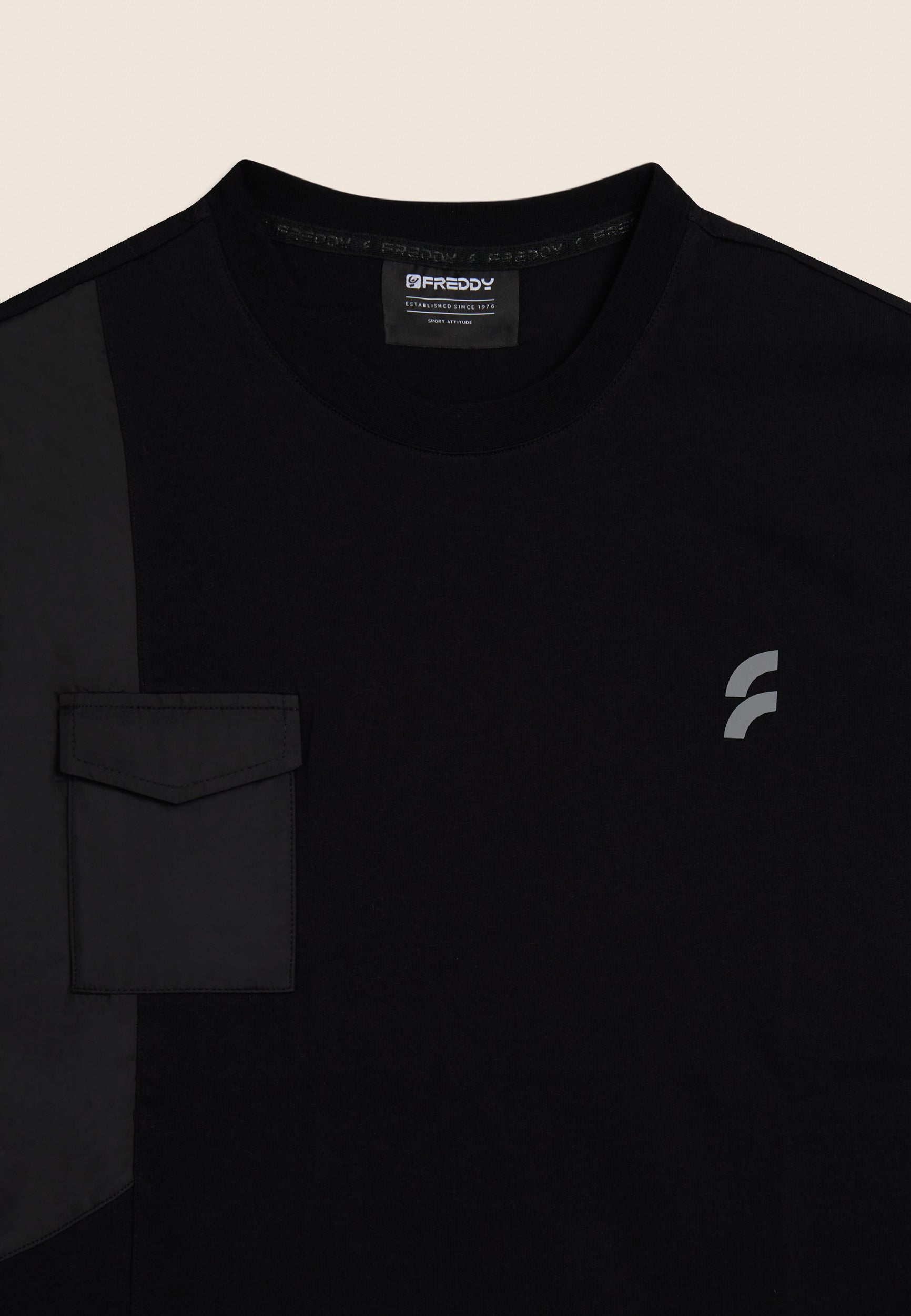 freddy-t-shirt-uomo-regular-fit-in-cotone-con-taschino-tecnico image 3