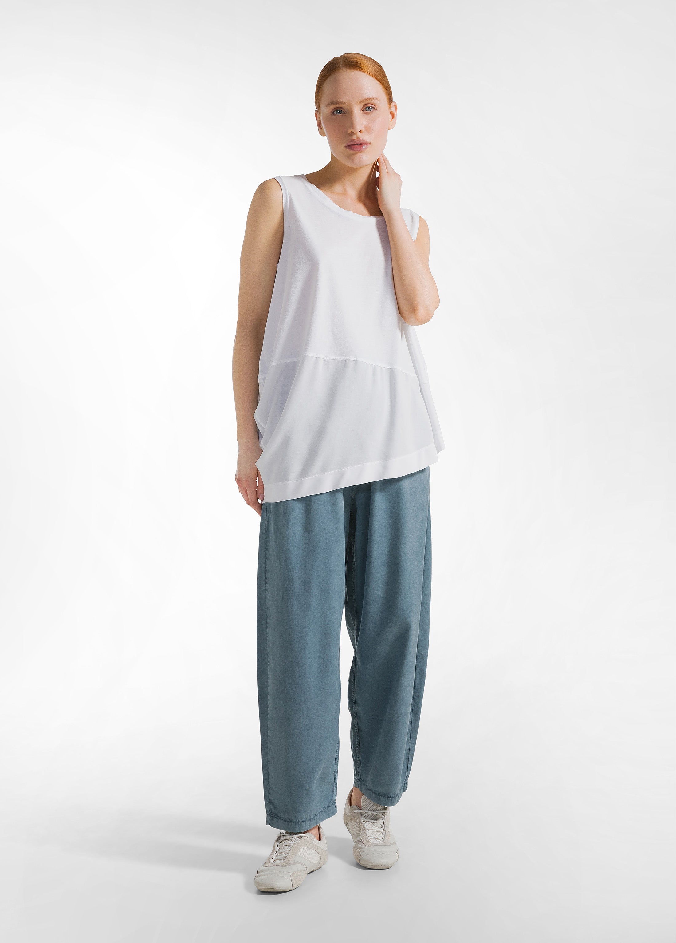 deha-top-asimmetrico-con-inserti-in-mussola-bianco image 4