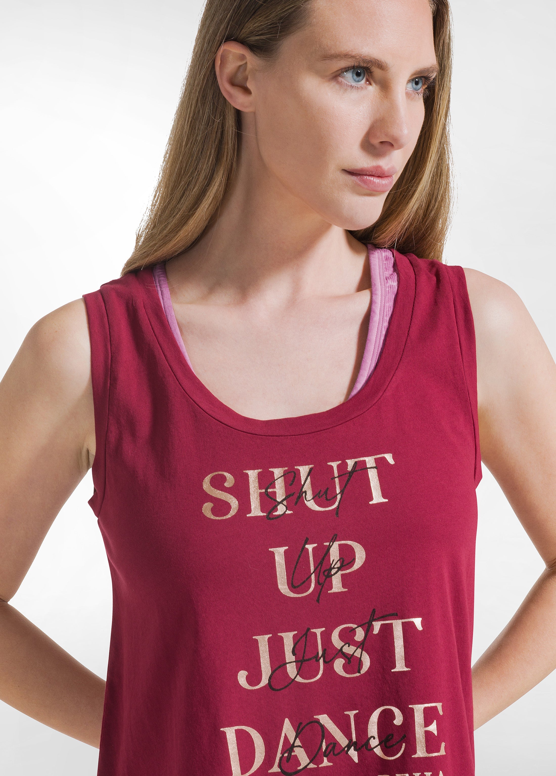 deha-top-con-stampa-grafica-d42402-in-jersey-organico-rosso image 3