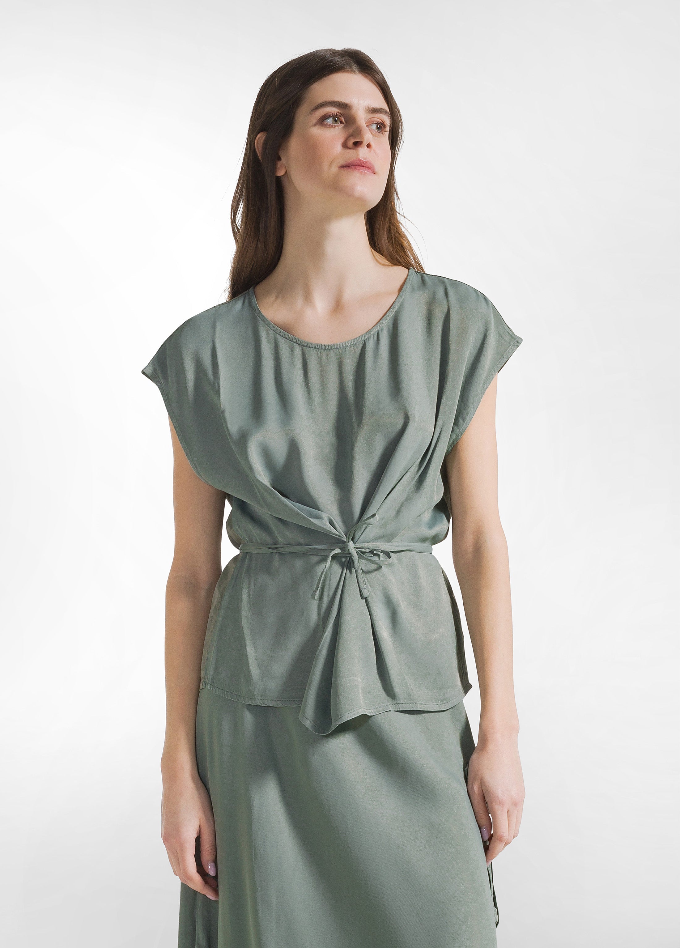 deha-d22610-blusa-in-raso-e-popeline-verde-smanicata image 1