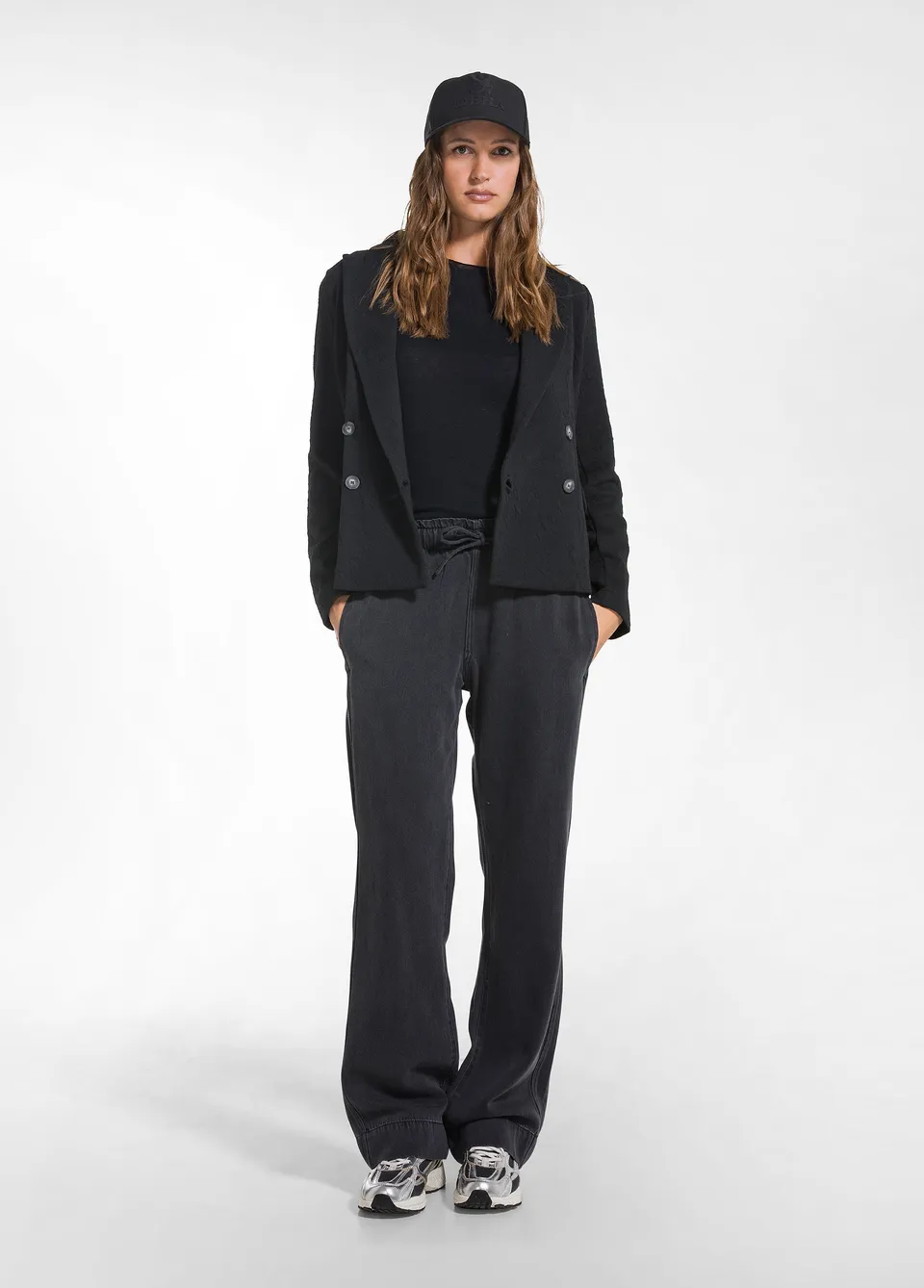deha-d52418-pantaloni-denim-tencel-gamba-dritta-nero image 1